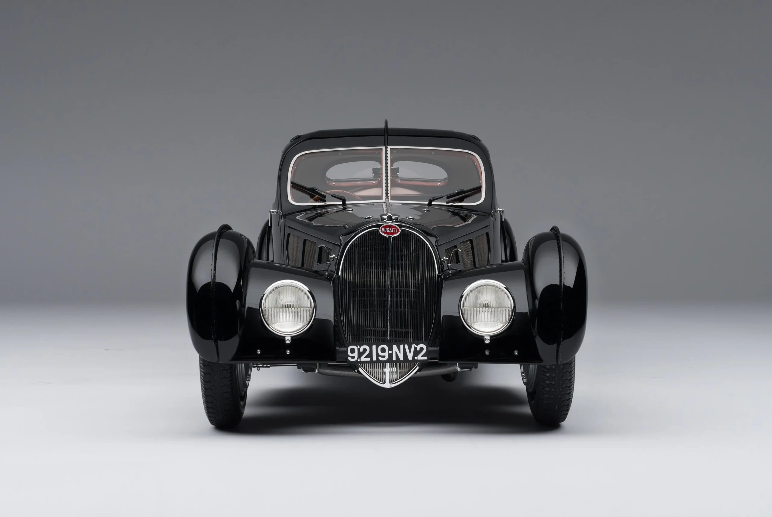 Amalgam BUGATTI Type 57SC Atlantic - "La Voiture Noire" (1936) | Limitierte Auflage 1:8 – Bild 9