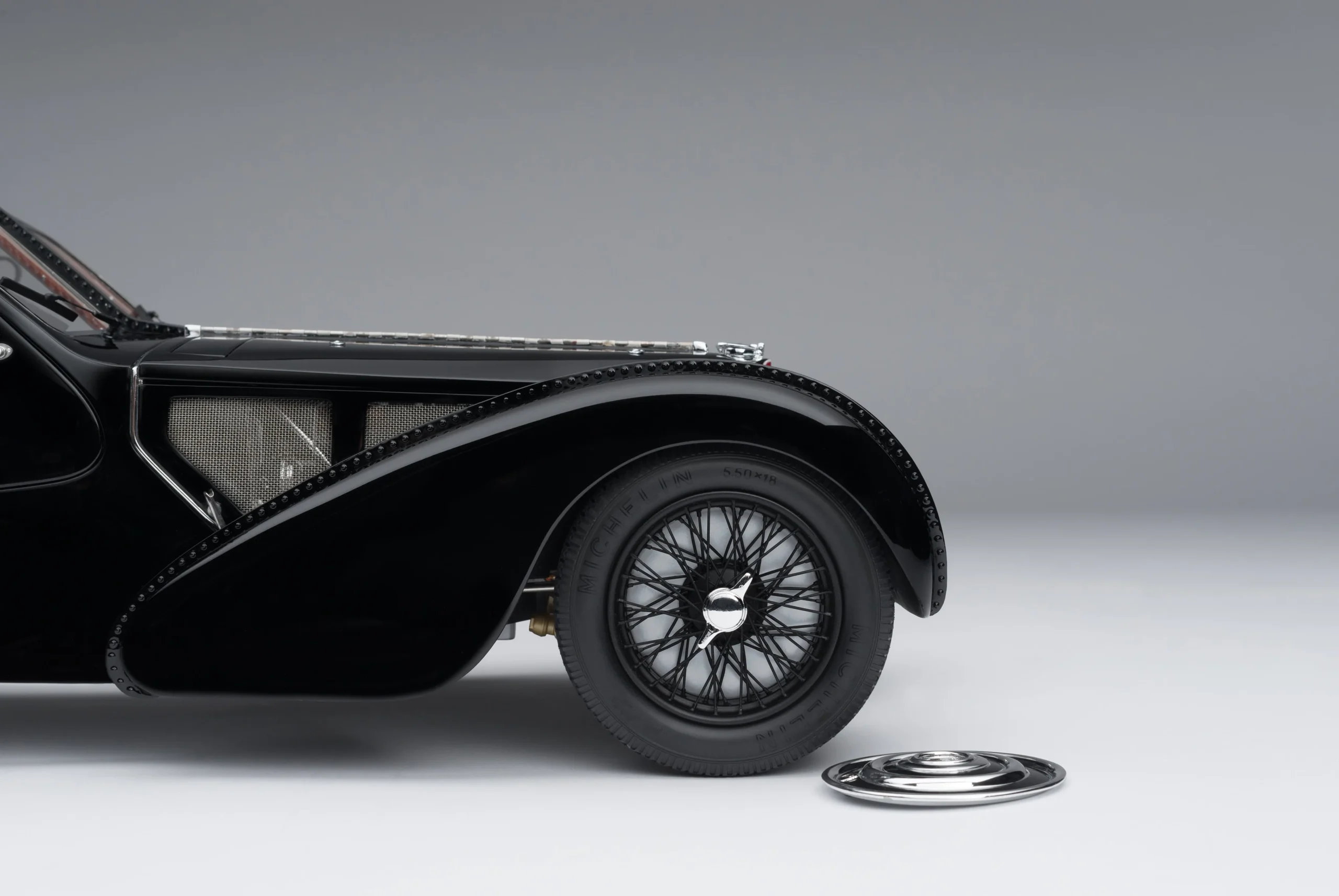 Amalgam BUGATTI Type 57SC Atlantic - "La Voiture Noire" (1936) | Limitierte Auflage 1:8 – Bild 8