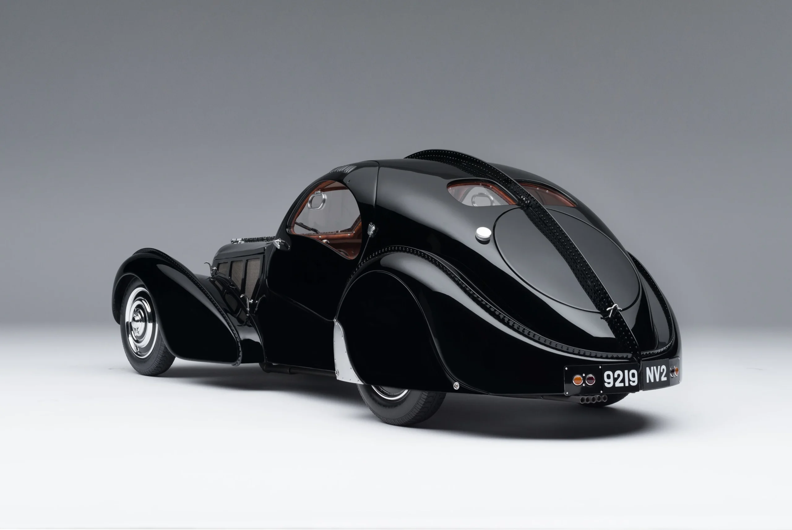 Amalgam BUGATTI Type 57SC Atlantic - "La Voiture Noire" (1936) | Limitierte Auflage 1:8 – Bild 5