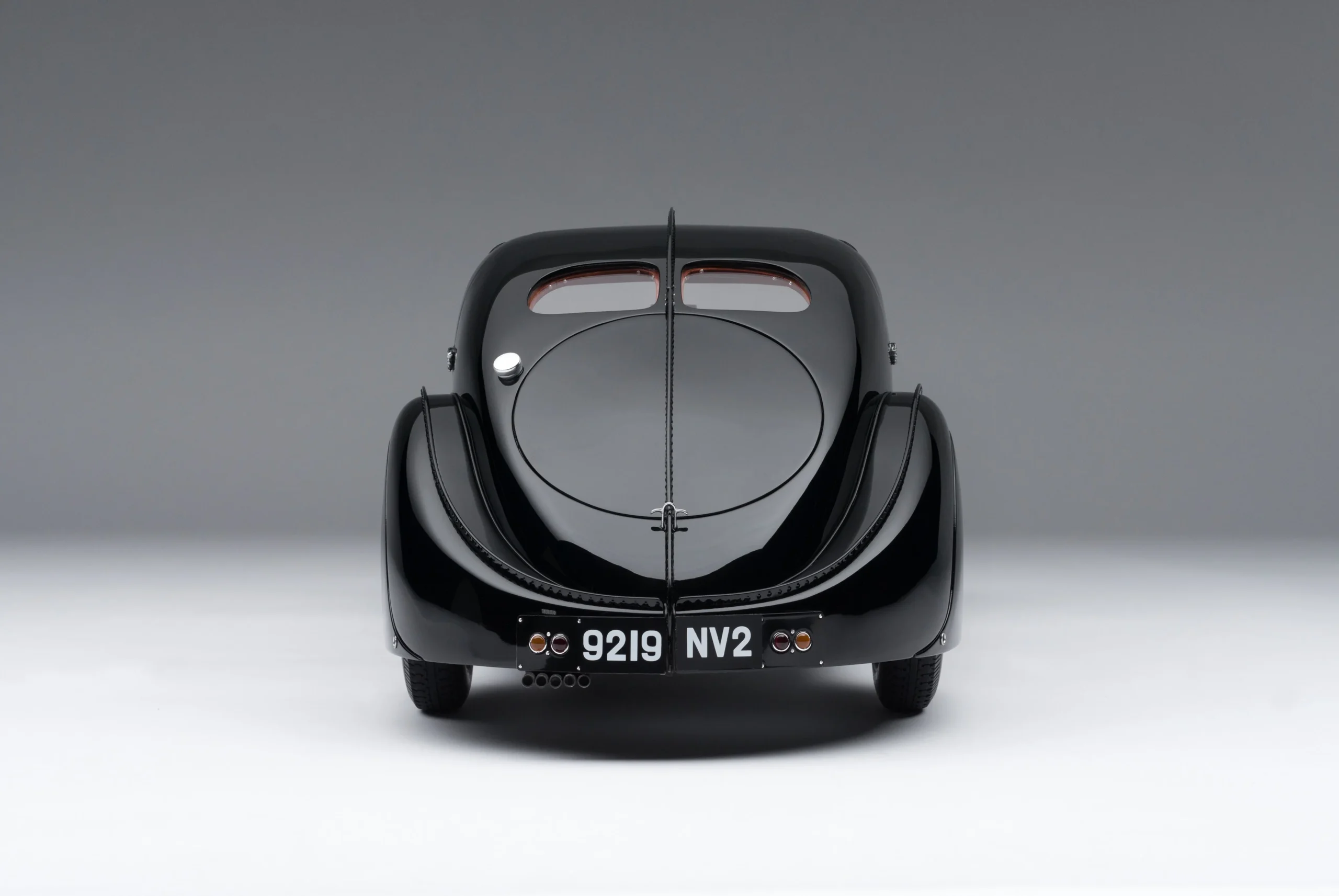 Amalgam BUGATTI Type 57SC Atlantic - "La Voiture Noire" (1936) | Limitierte Auflage 1:8 – Bild 4