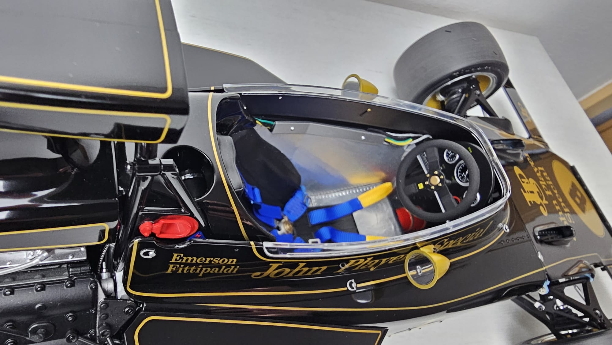 Lotus 72D - 1972 British GP - Emerson Fittipaldi - 1/8 Fertigmodell – Bild 17