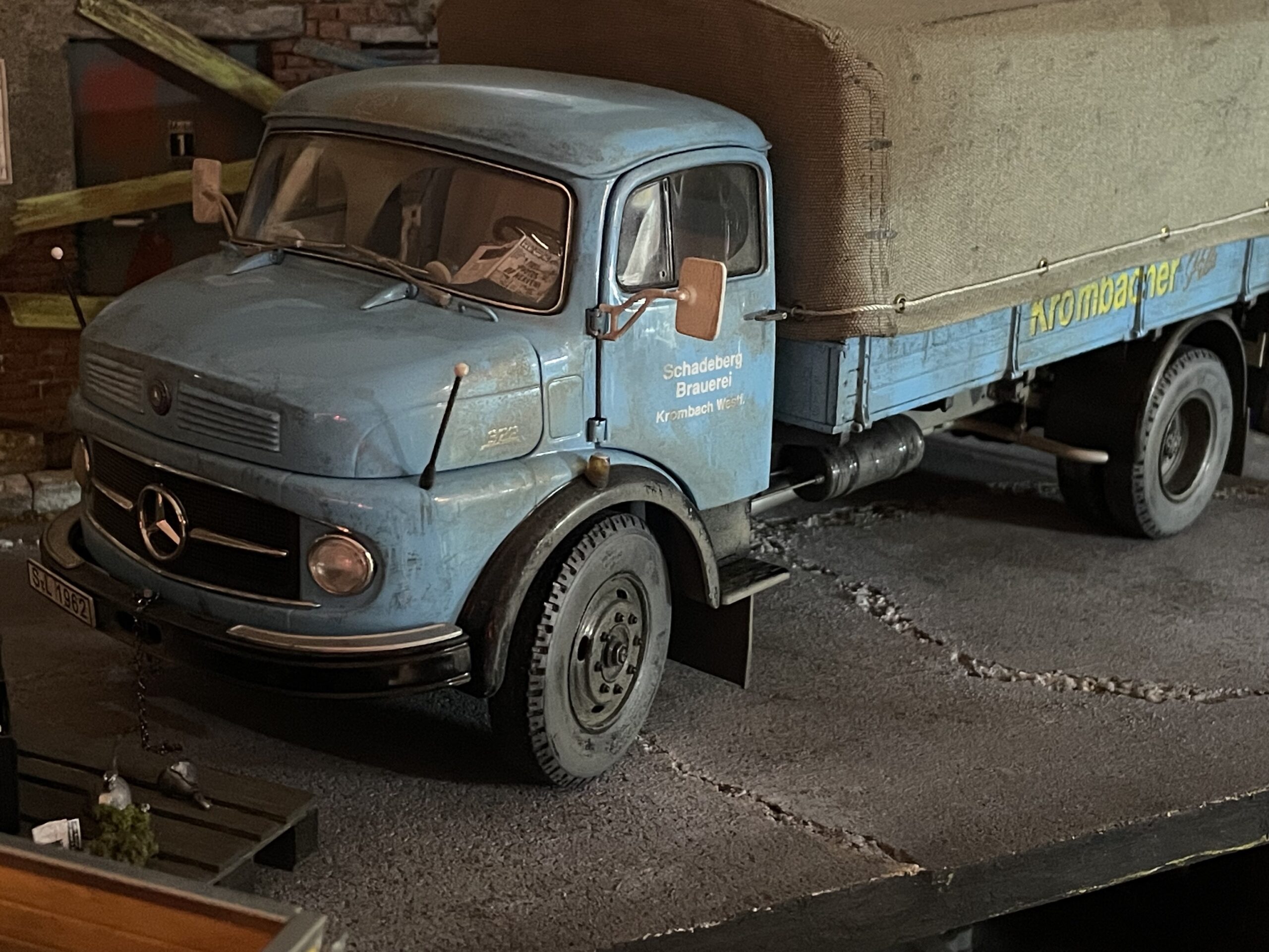 Schuco Mercedes L322, one of one weathered by Klaus Exner - 1/18 – Bild 5