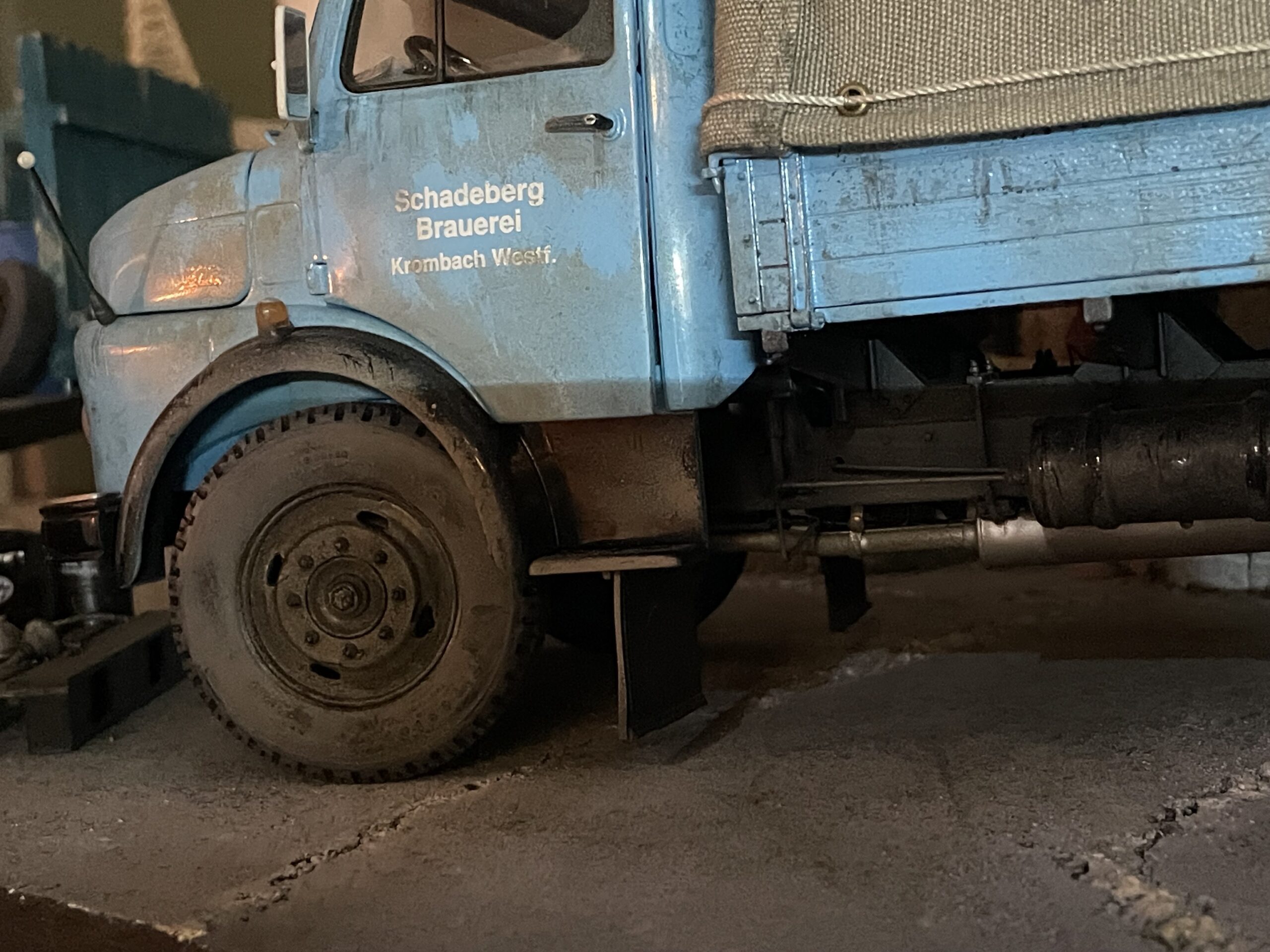 Schuco Mercedes L322, one of one weathered by Klaus Exner - 1/18 – Bild 4