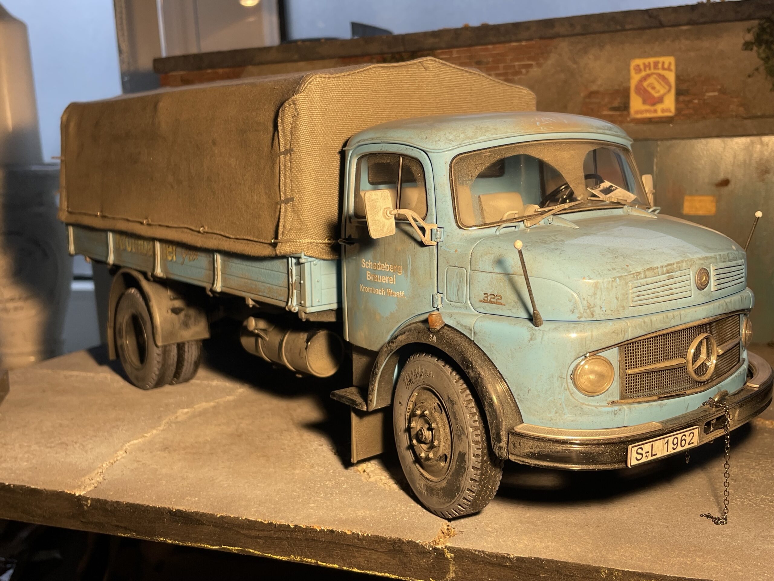 Schuco Mercedes L322, one of one weathered by Klaus Exner - 1/18 – Bild 7