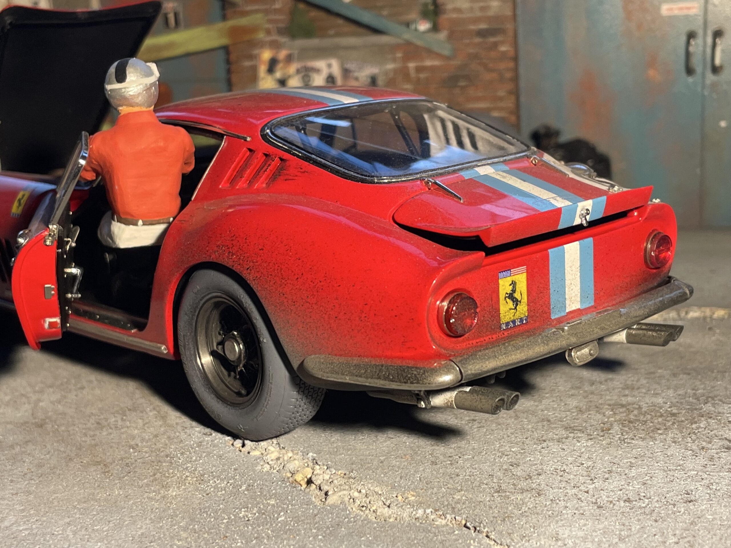 CMC Ferrari 275 GTB/C, 24h Frankreich 1966, Biscaldi/de Bourbon-Parme, #26, one of one weathered by Klaus Exner - 1/18 – Bild 7