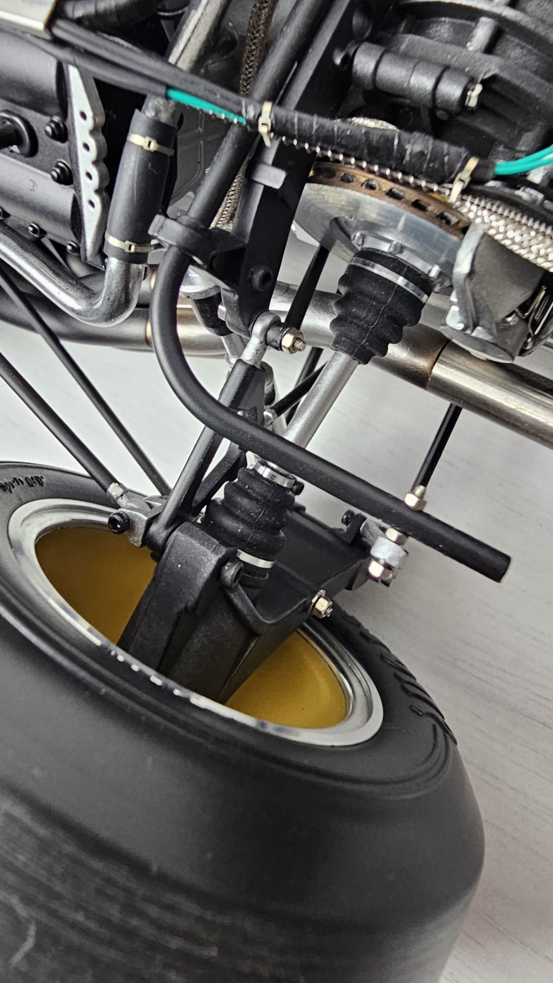 Lotus 72D - 1972 British GP - Emerson Fittipaldi - 1/8 Fertigmodell – Bild 9