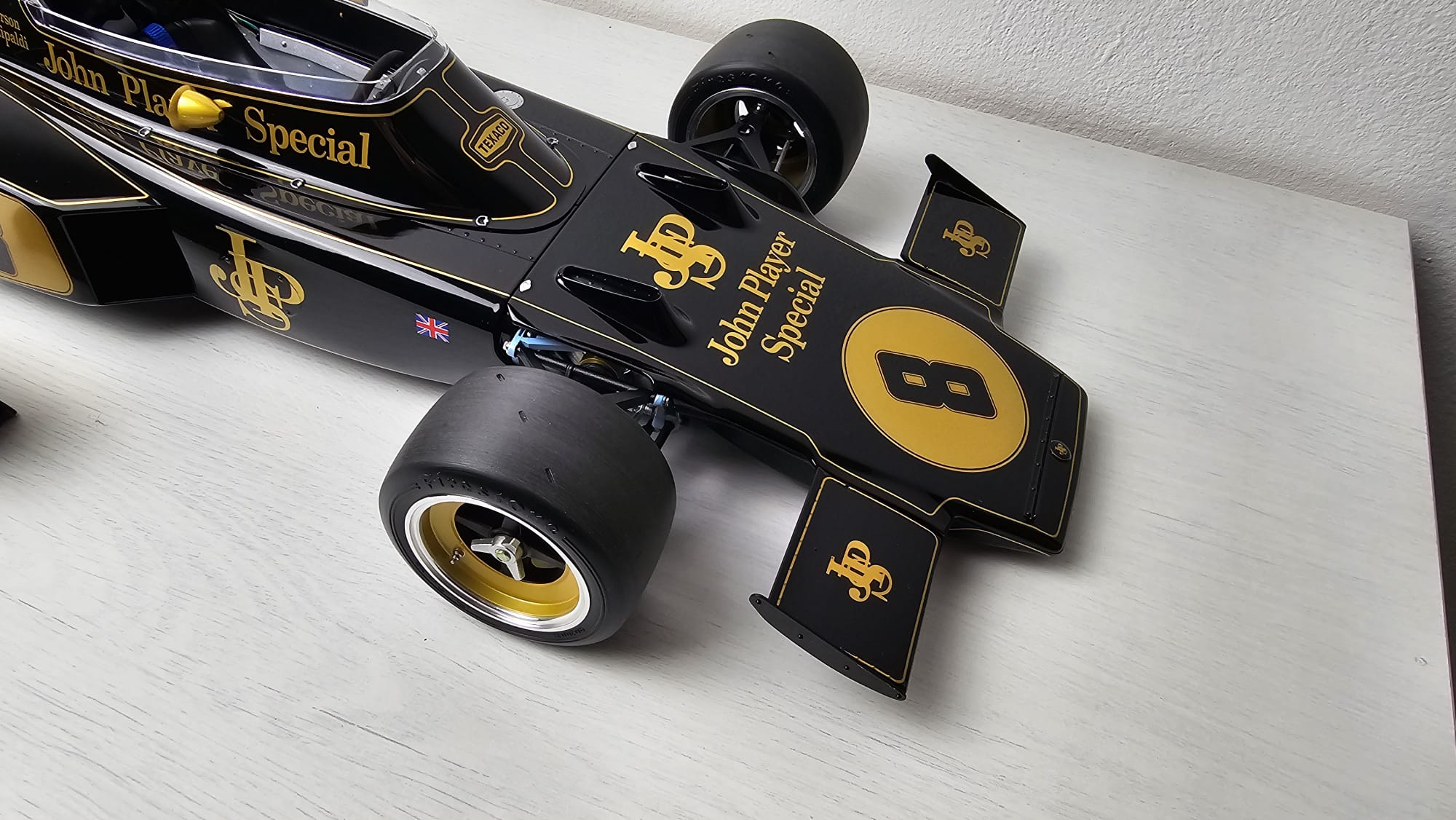 Lotus 72D - 1972 British GP - Emerson Fittipaldi - 1/8 Fertigmodell – Bild 4