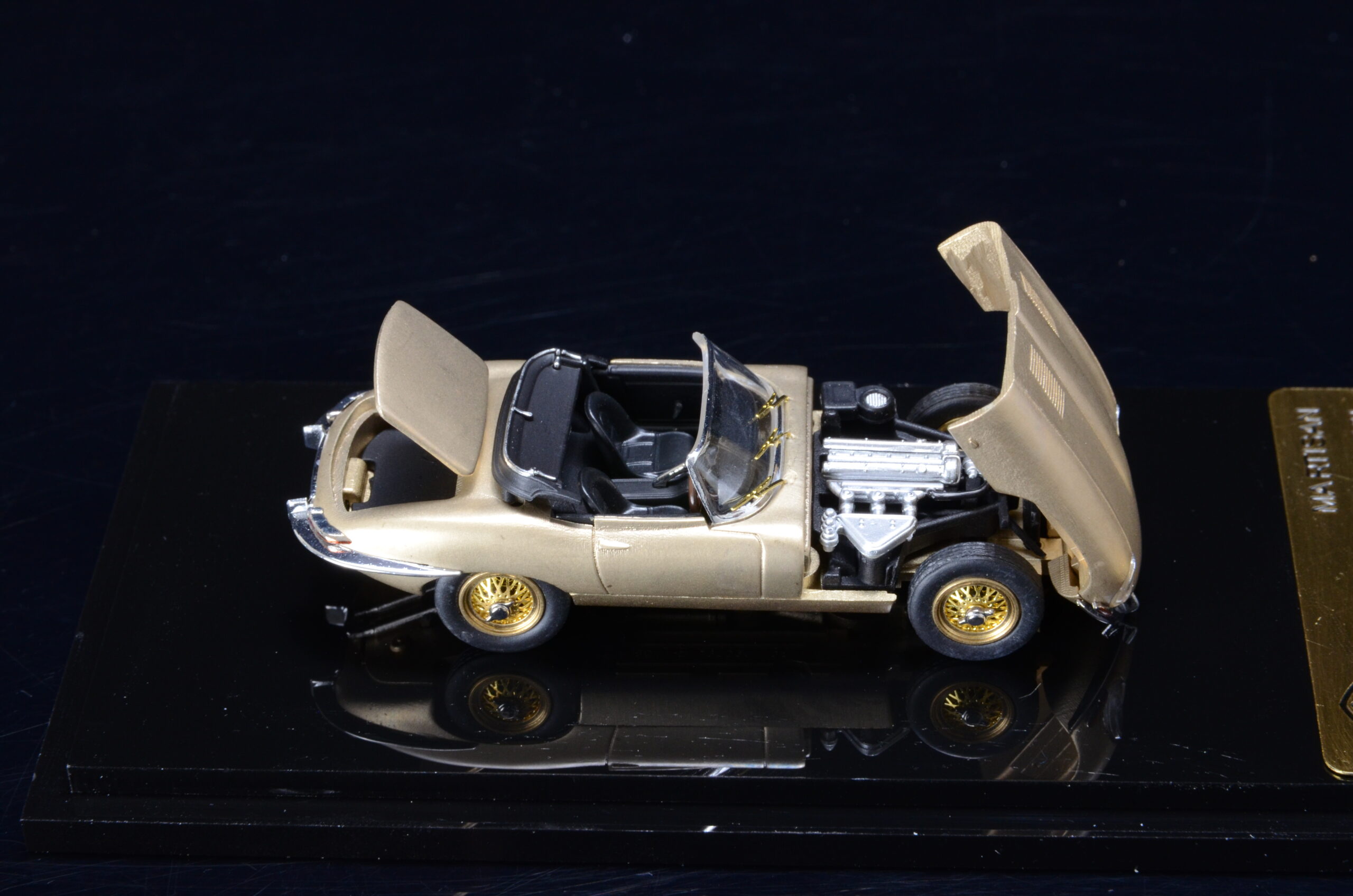Martisan Jaguar E-Type Roadster Serie 1 - 1/64 – Bild 4