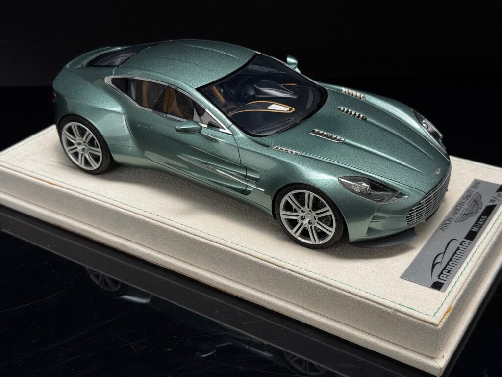 Aston Martin V12 Zagato 2013 échelle 1/18 – Tecnomodel – Résine De Collection