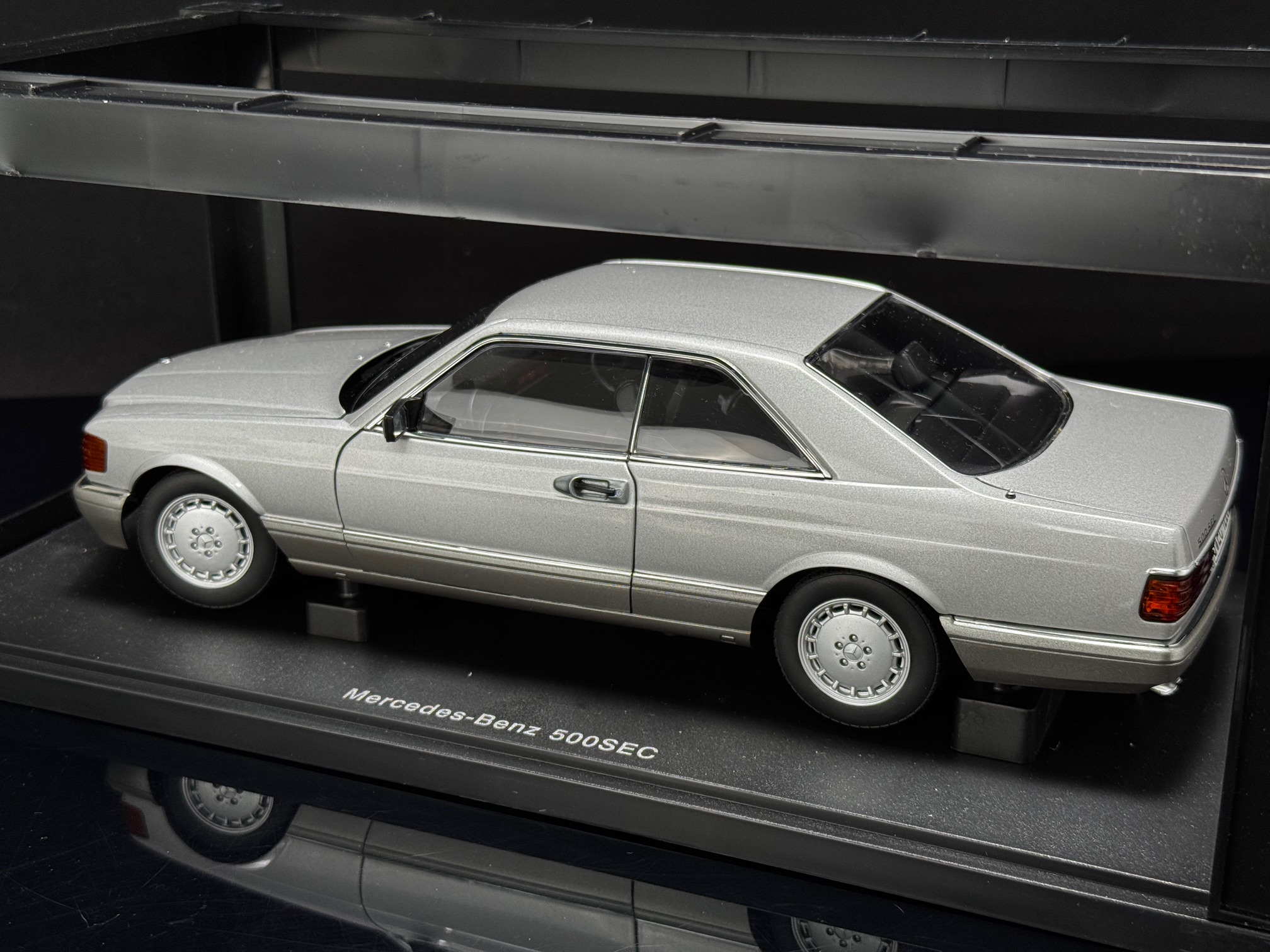 AUTOart Mercedes-Benz 500 SEC - 1/18 - Image 4