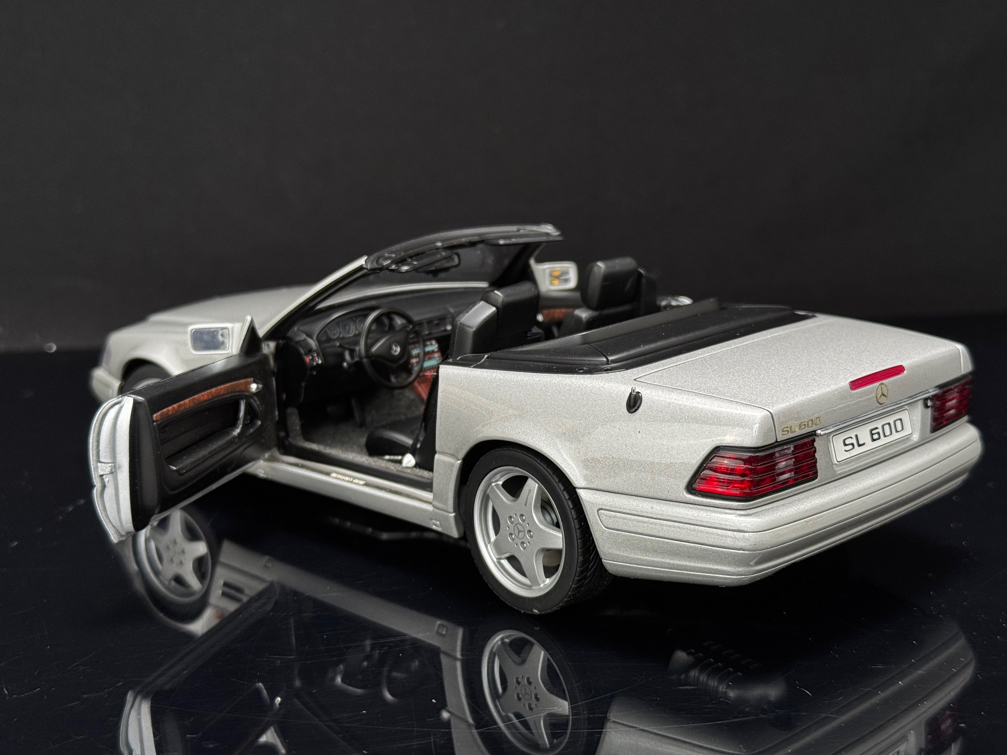 AUTOart Mercedes-Benz SL 600 - 1/18 - Image 5