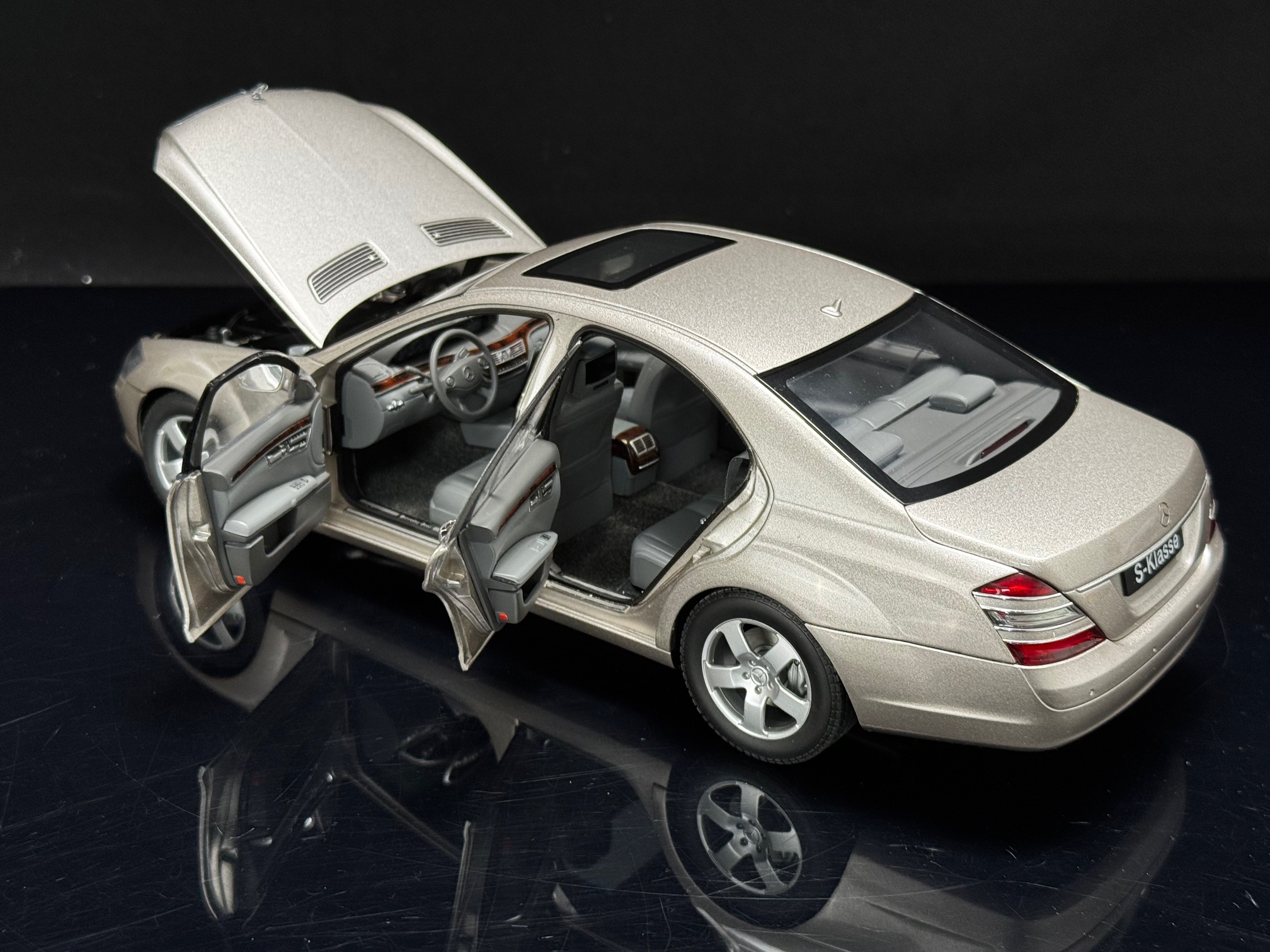 AUTOart Mercedes-Benz S-Klasse - 1/18 - Image 5