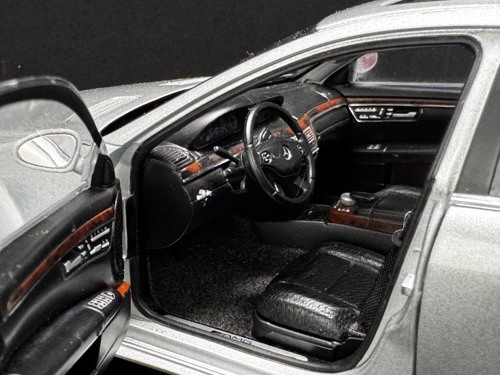 AUTOart Mercedes-Benz S63 AMG silber - 1/18 - Image 4