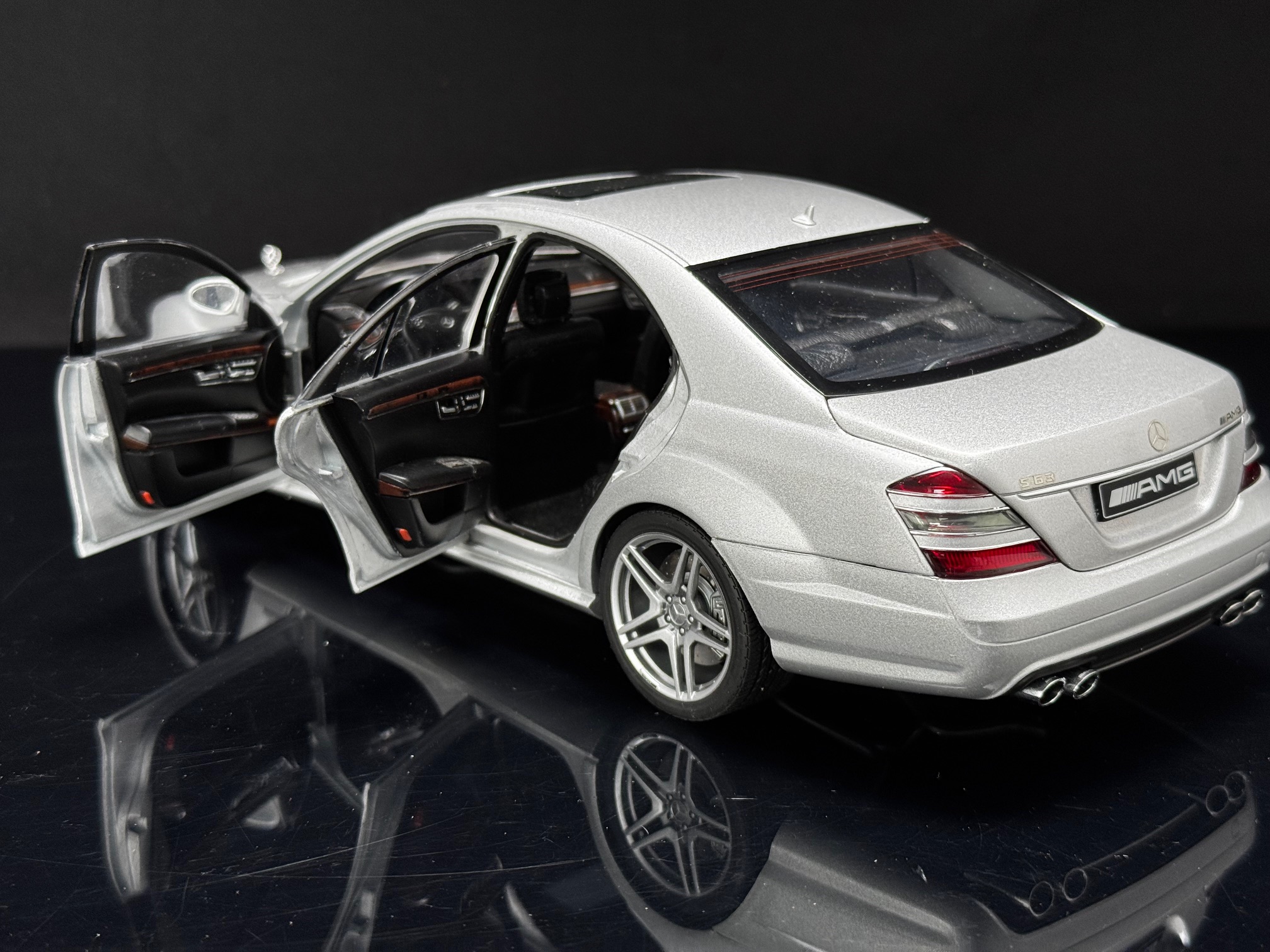 AUTOart Mercedes-Benz S63 AMG silber - 1/18 - Image 3