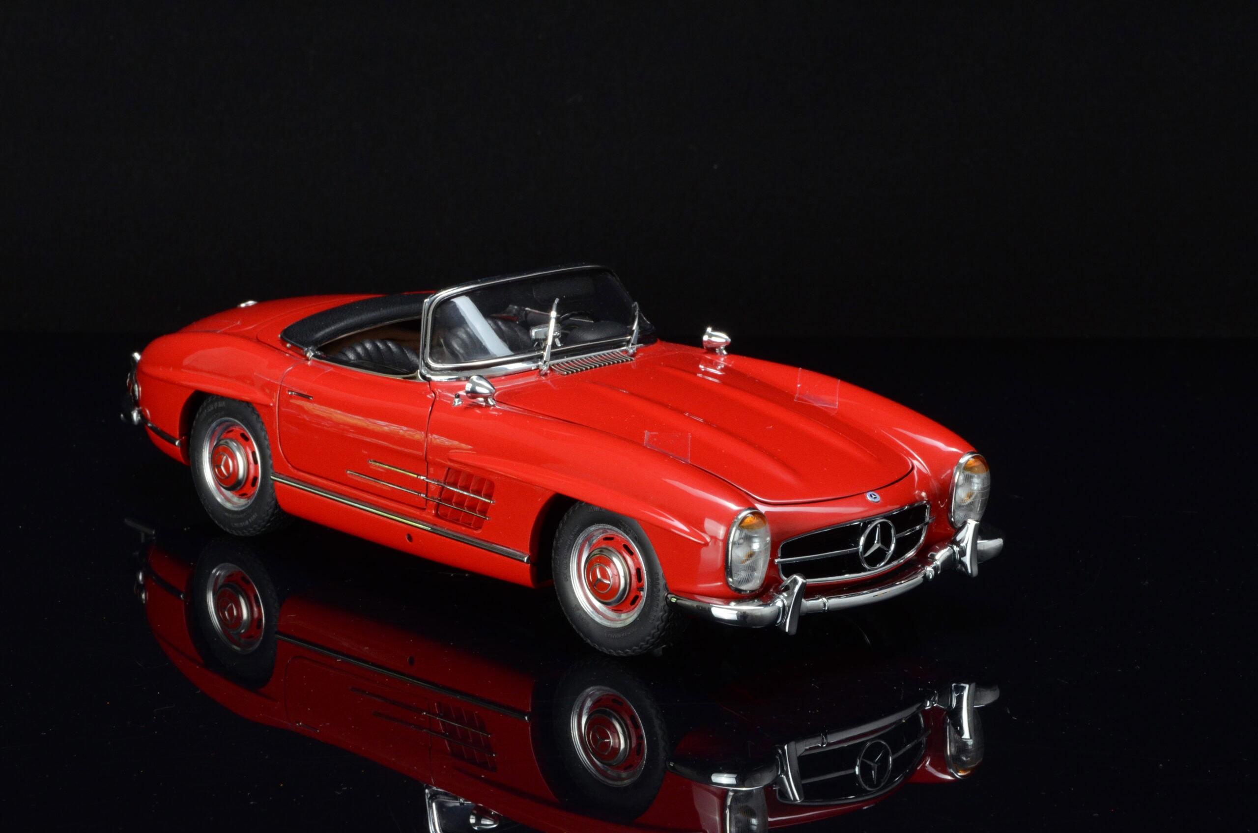 CMC メルセデス・ベンツ 300 SL ロードスター レッド/ブラック