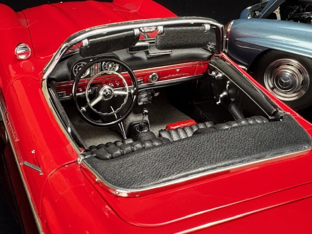 CMC Mercedes-Benz 300 SL Roadster red / black Limited Edition 1500 pcs. - 1/18 - 画像3
