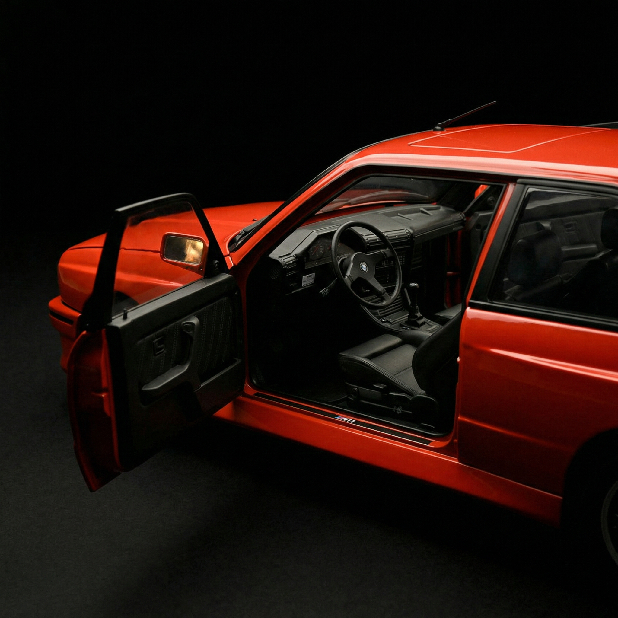 IXO Bausatz 1:8 des BMW M3 E30 - 1/8 - Image 2