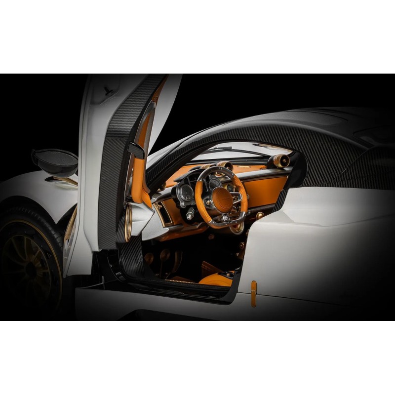 Pocher Pagani Utopia Coupé - Bianco Perla Bausatz 1:8 - Image 5