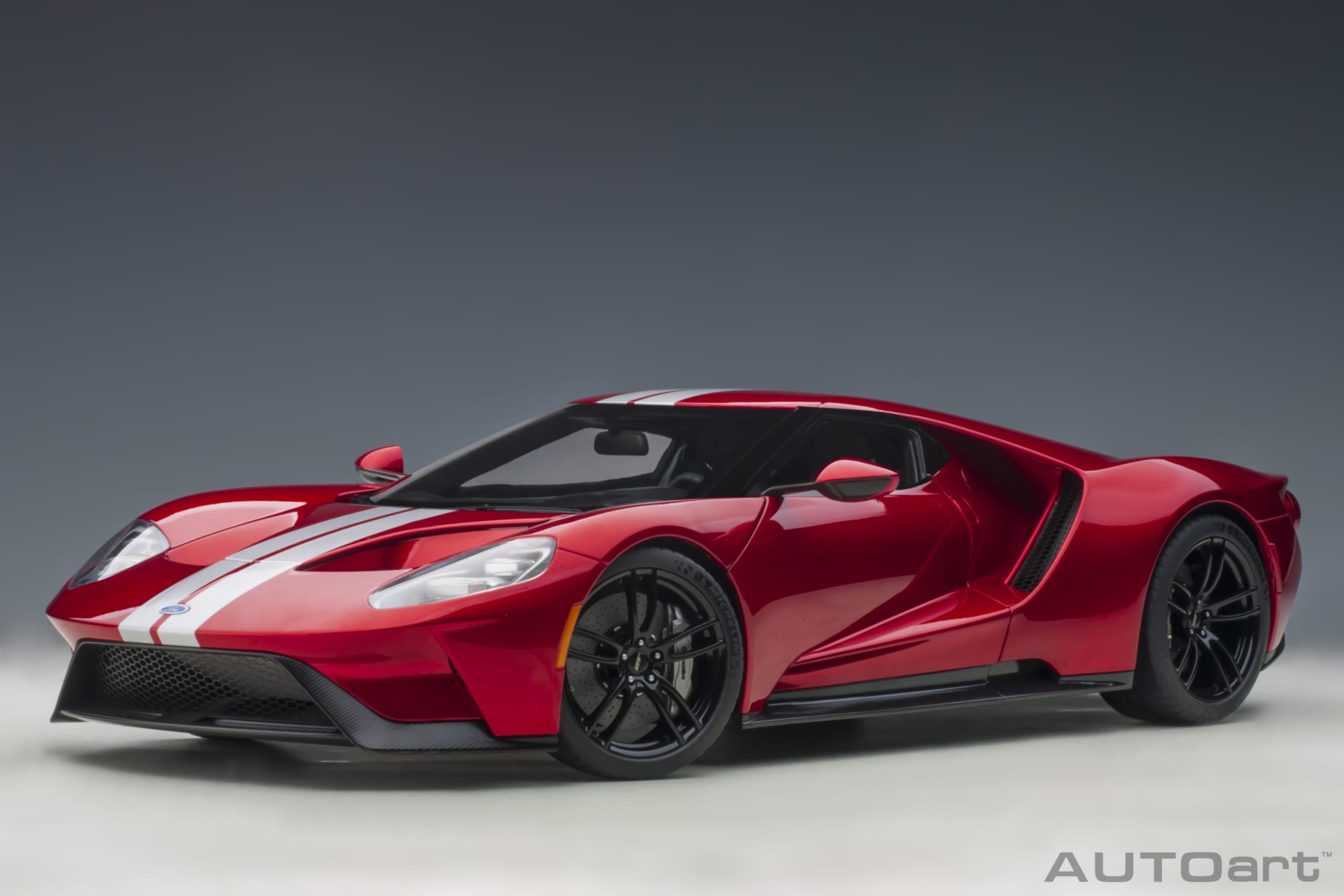 AUTOart Ford GT 2017 1:12 - Rouge liquide / Bandes argentées