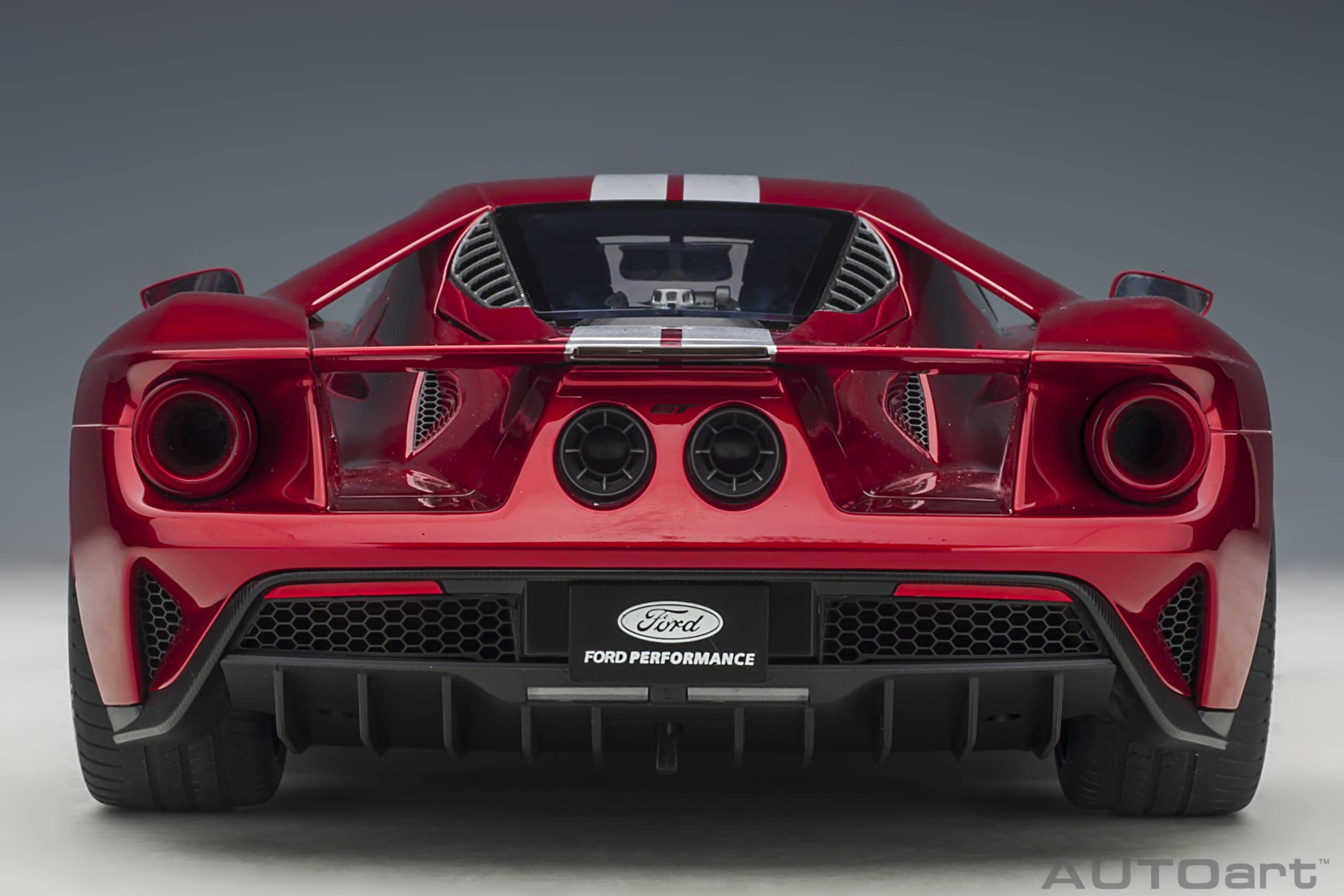 AUTOart Ford GT 2017 1:12 - Liquid Red / Silver Stripes - Image 6