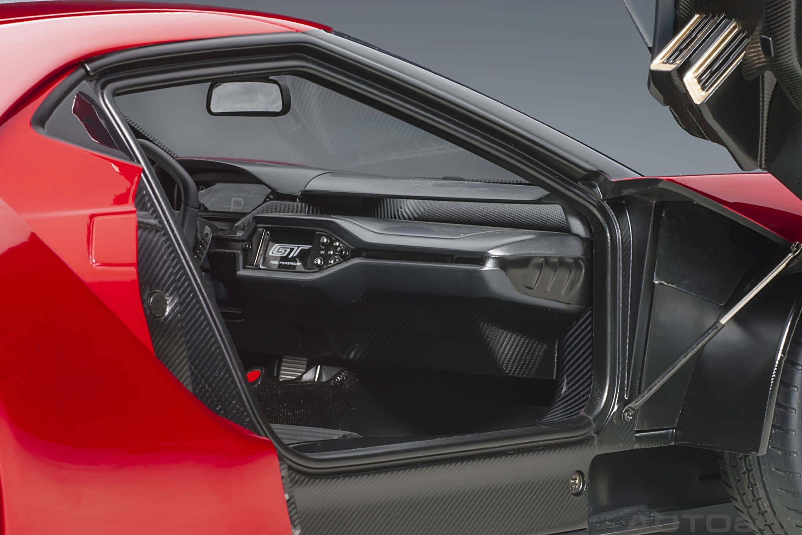 AUTOart Ford GT 2017 1:12 - Liquid Red / Silver Stripes - Image 10