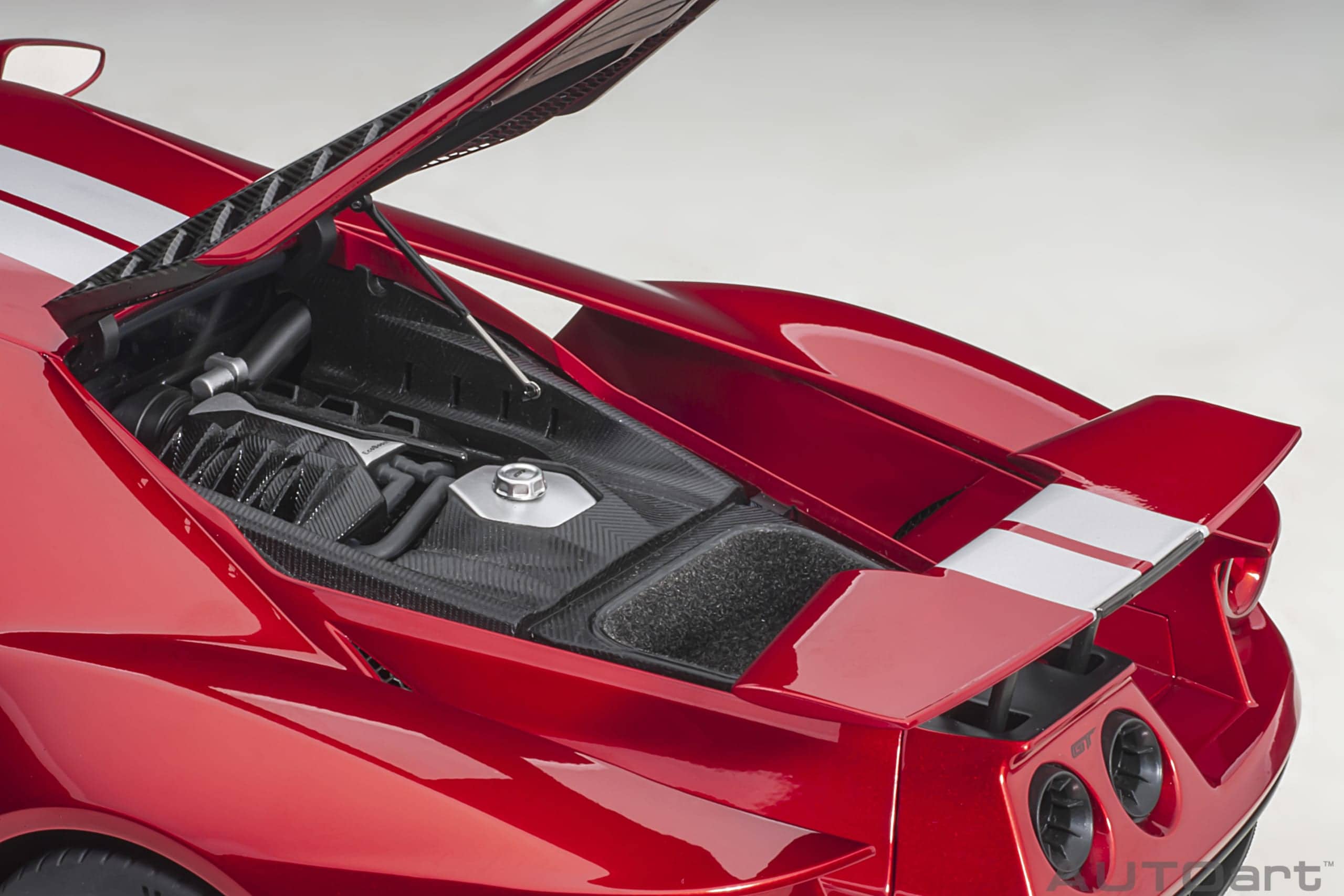 AUTOart Ford GT 2017 1:12 - Liquid Red / Silver Stripes - Image 12