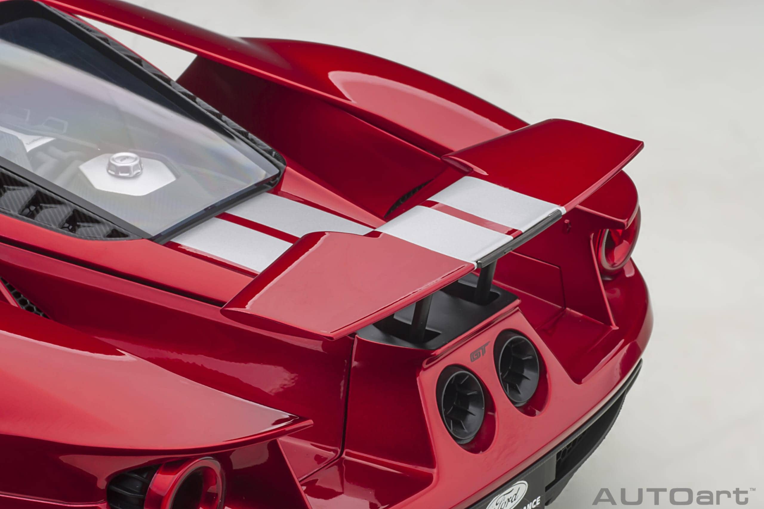 AUTOart Ford GT 2017 1:12 - Liquid Red / Silver Stripes - Image 13