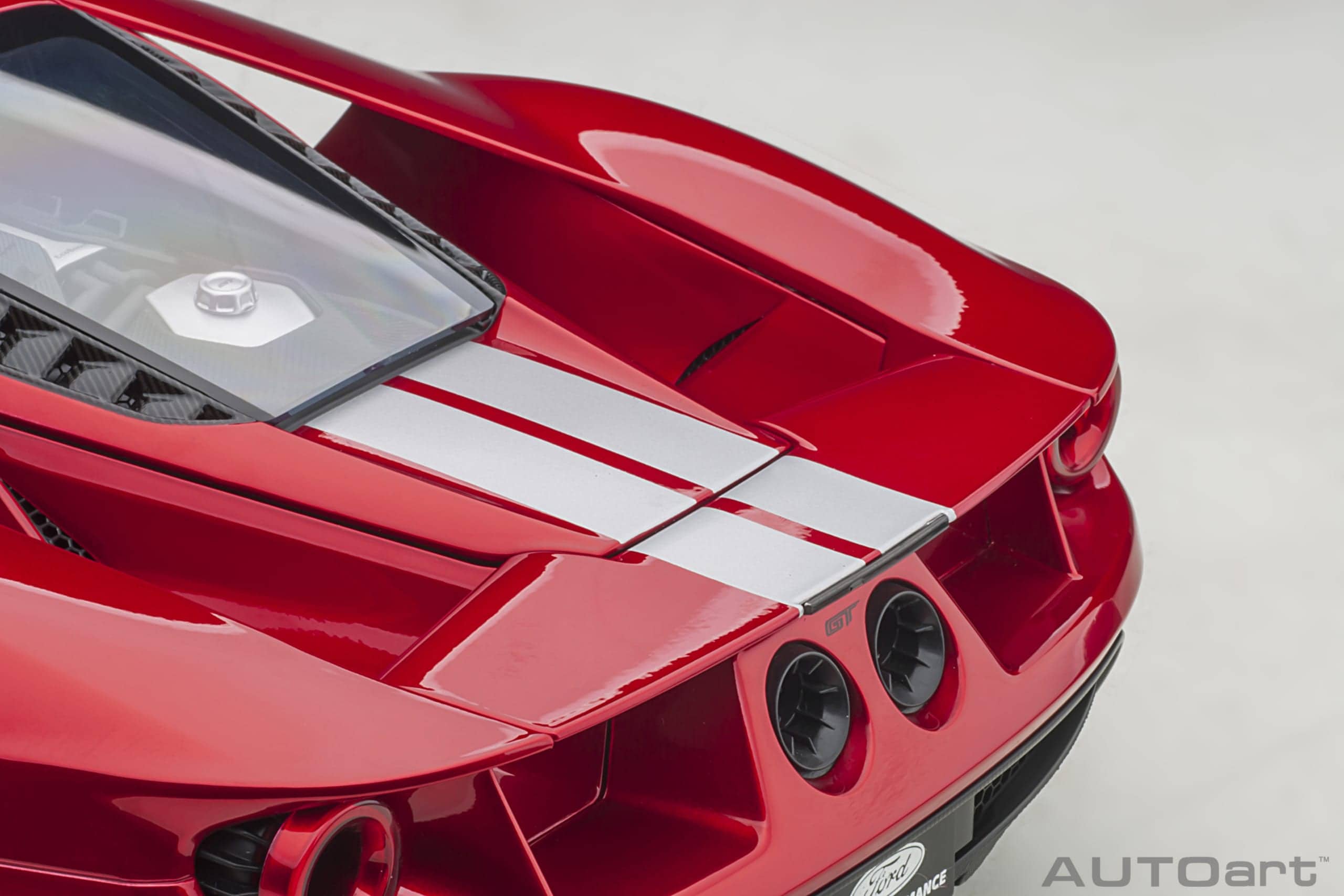 AUTOart Ford GT 2017 1:12 - Liquid Red / Silver Stripes - Image 14