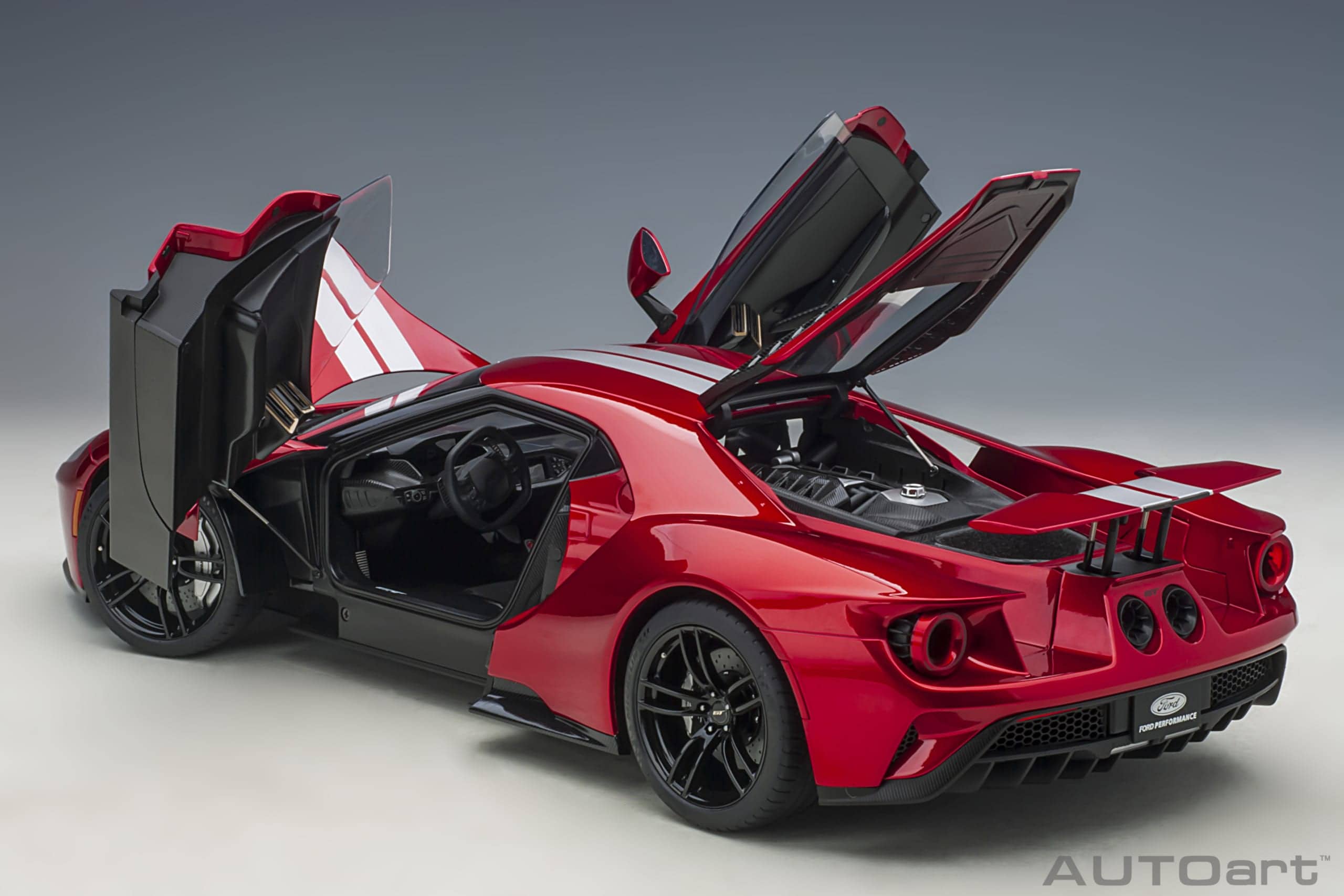 AUTOart Ford GT 2017 1:12 - Liquid Red / Silver Stripes - Image 15