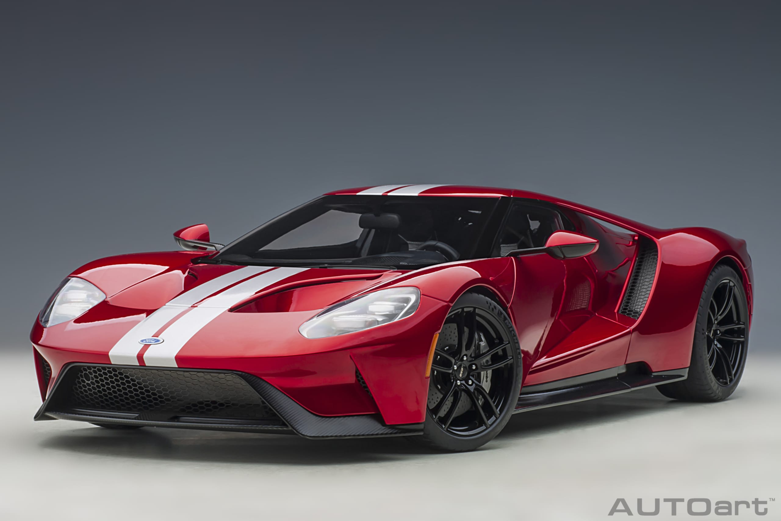AUTOart Ford GT 2017 1:12 - Liquid Red / Silver Stripes - Image 16