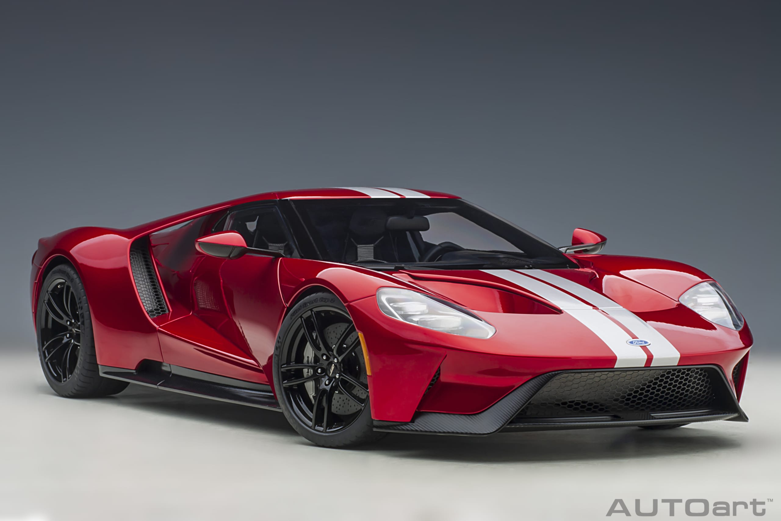 AUTOart Ford GT 2017 1:12 - Liquid Red / Silver Stripes - Image 17
