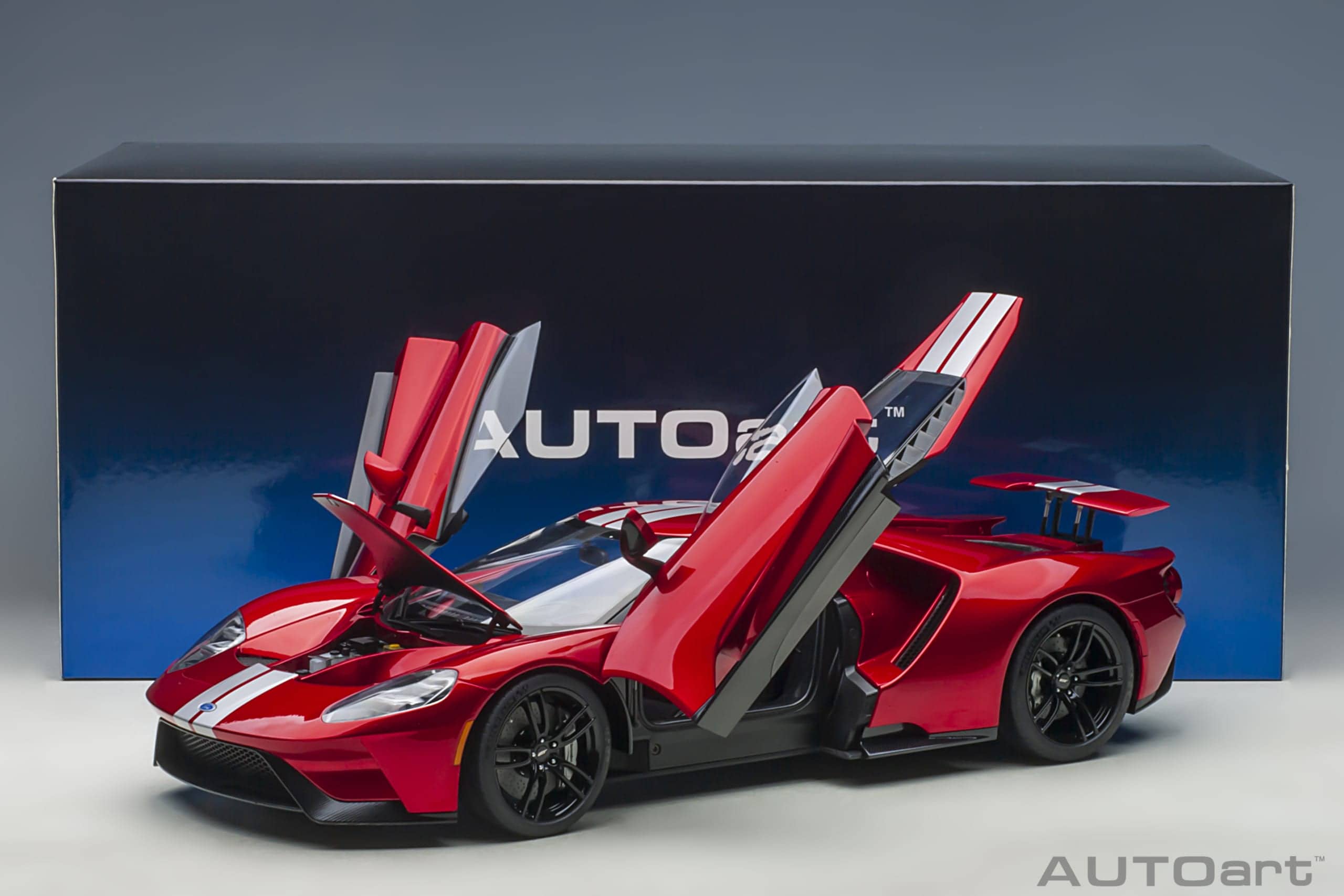 AUTOart Ford GT 2017 1:12 - Liquid Red / Silver Stripes - Image 20