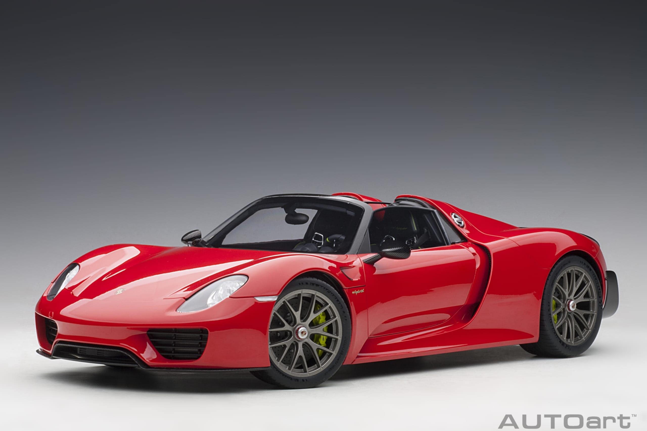 AUTOart ポルシェ 918 スパイダー 2013 1:12 - ガーズレッド - modelcars24