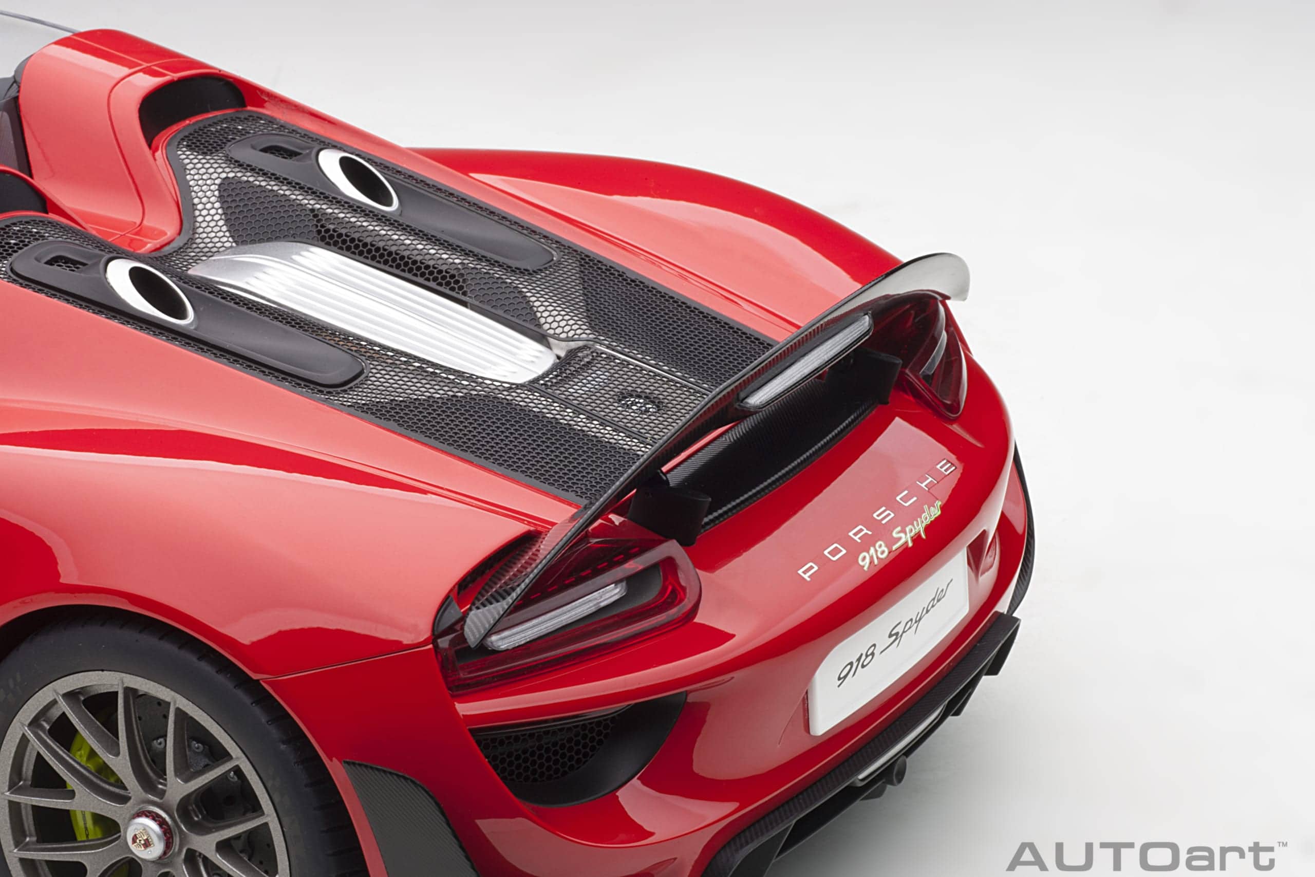 AUTOart ポルシェ 918 スパイダー 2013 1:12 - ガーズレッド - modelcars24