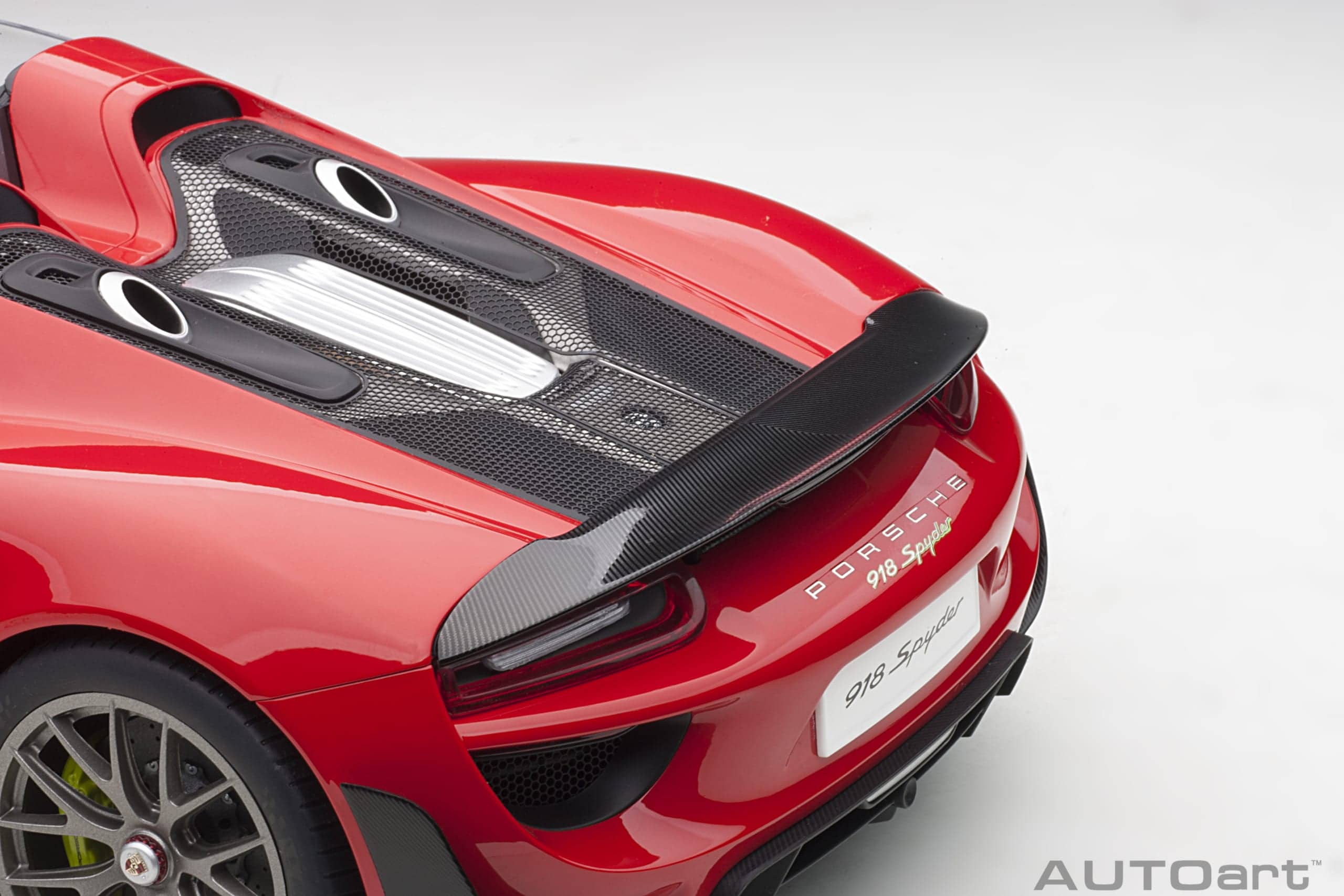 AUTOart ポルシェ 918 スパイダー 2013 1:12 - ガーズレッド - modelcars24
