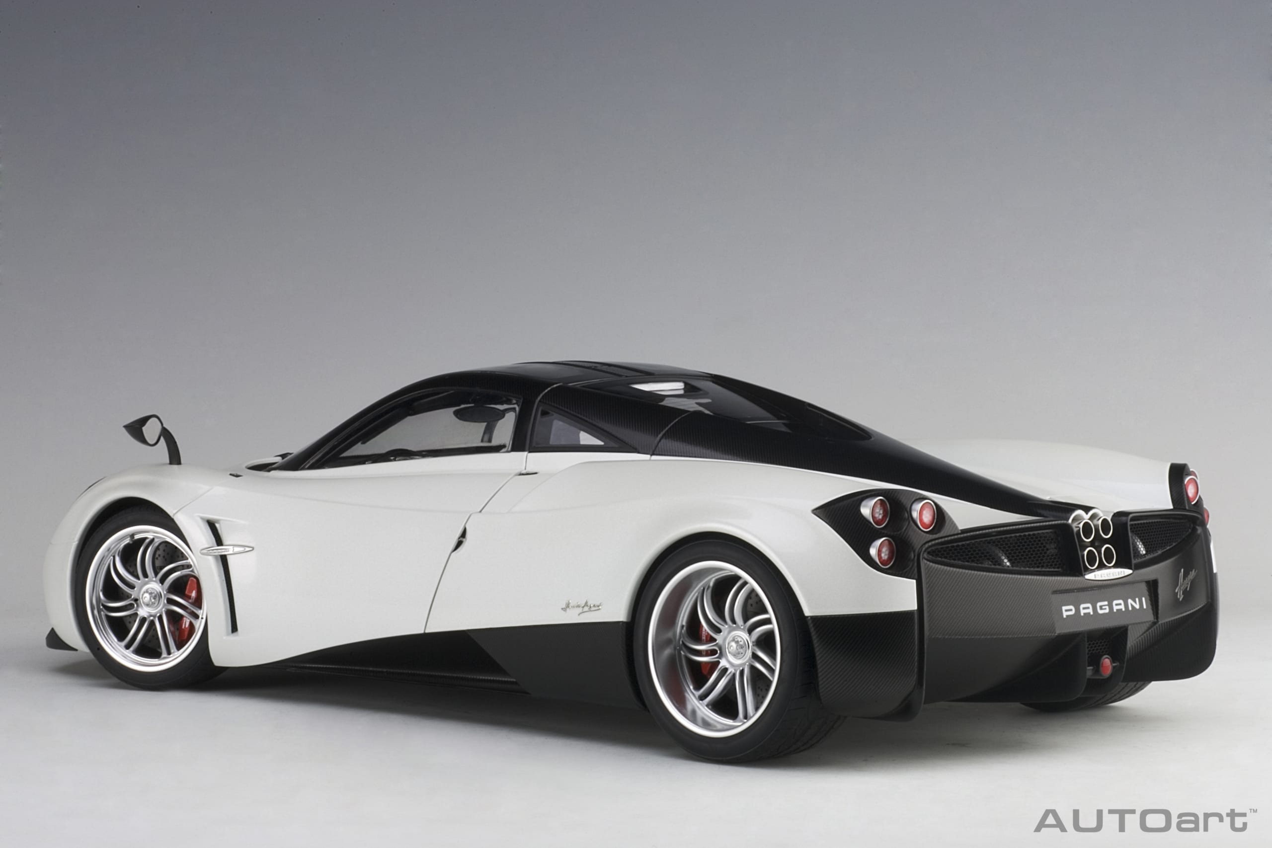 AUTOart Pagani Huayra 1:12 - ホワイト - modelcars24