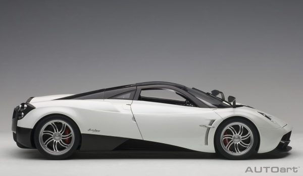 AUTOart Pagani Huayra 1:12 - ホワイト - modelcars24