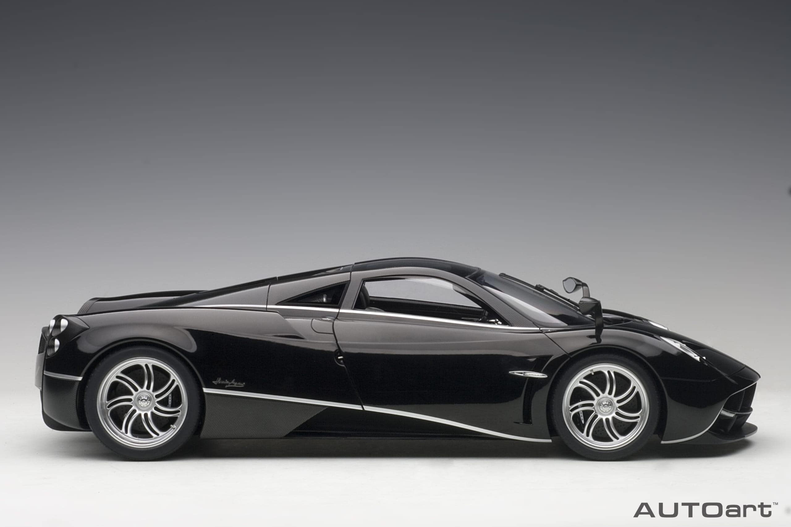 AUTOart Pagani Huayra 1:12 - Glossy Black - Image 4