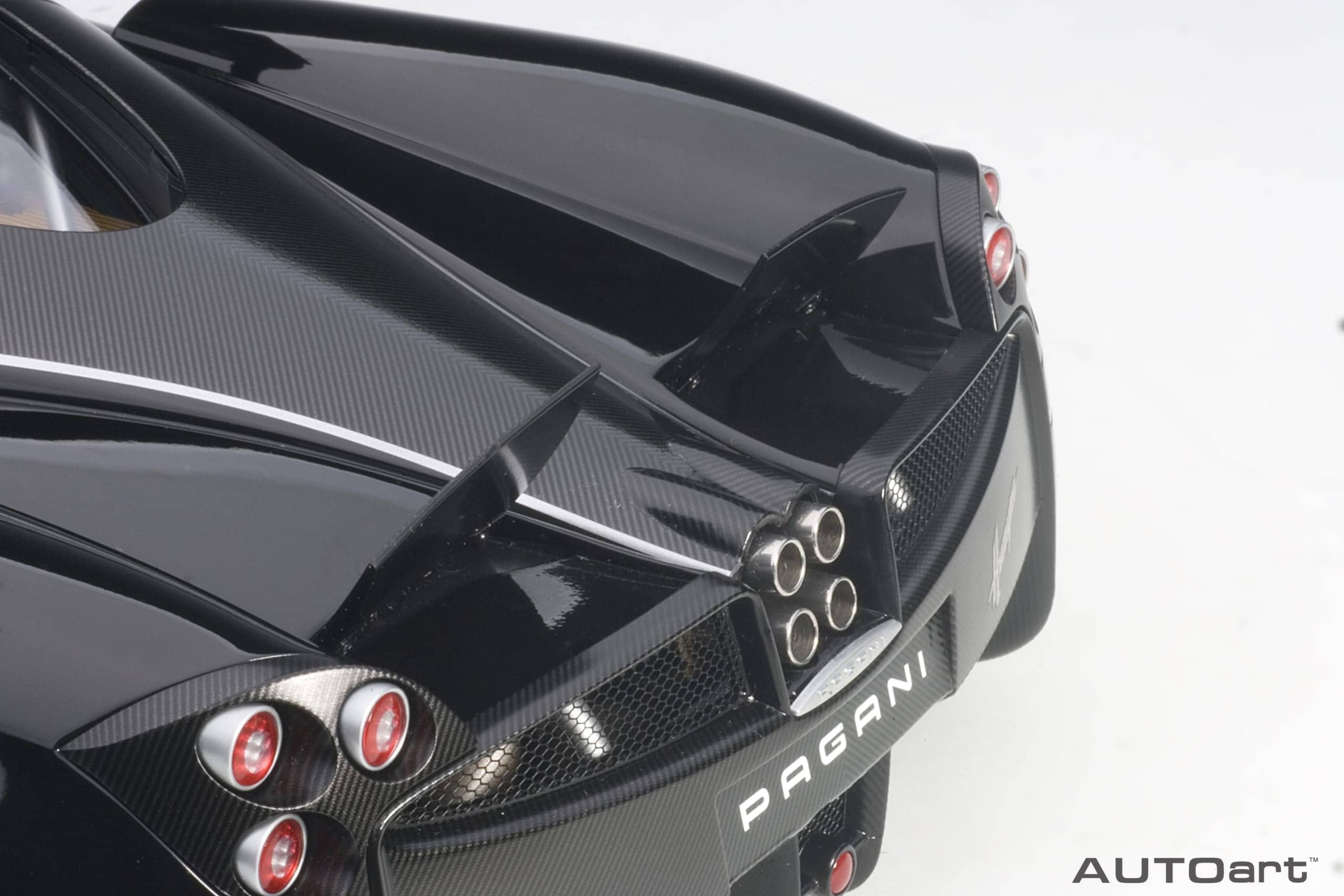 AUTOart Pagani Huayra 1:12 - Glossy Black - Image 12