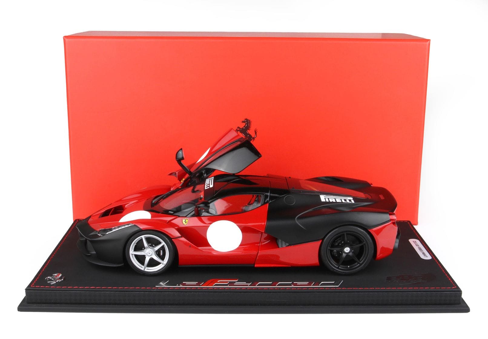 BBR Ferrari LaFerrari Test 2012 - Special Pack - Corsa Red and Matte Black | 1:18 – Bild 7