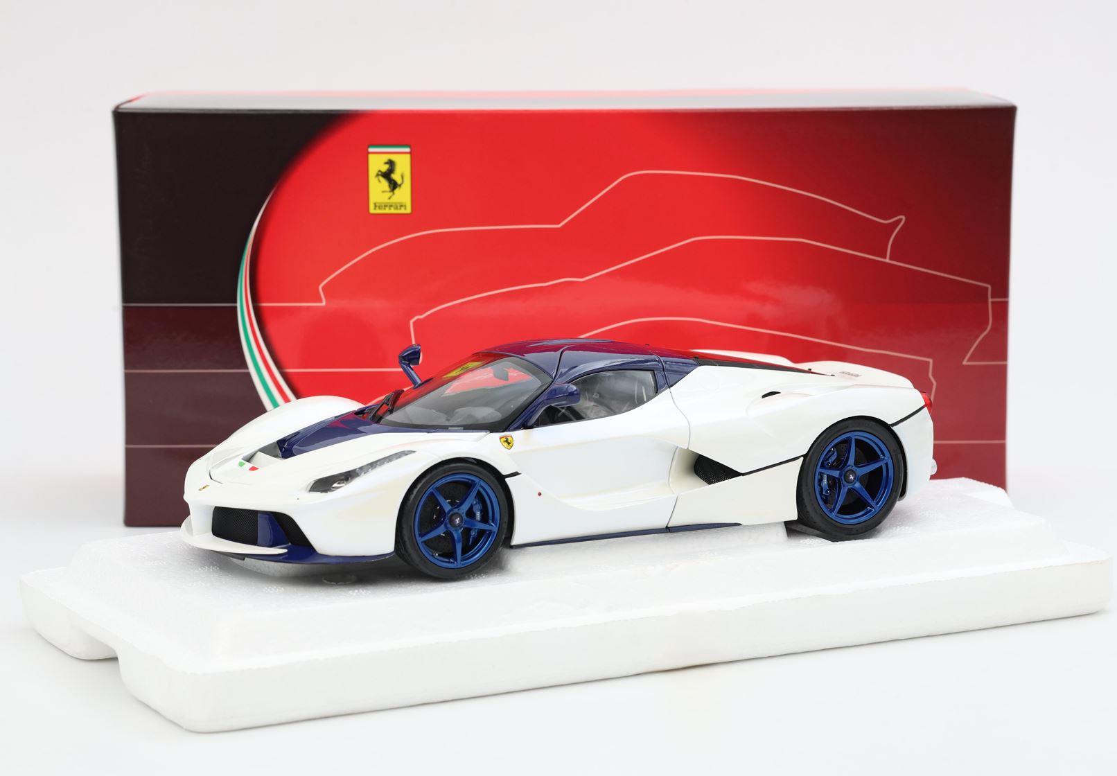 BBR Ferrari LaFerrari 2012 - Birdcage White - Blue Carbon | 1:18