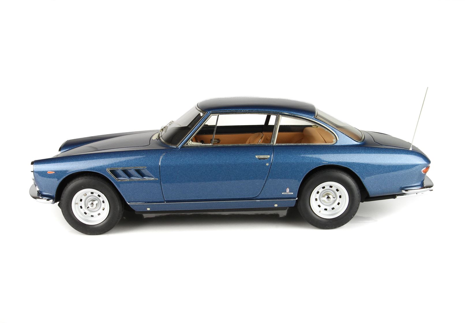 BBR Ferrari 330 GT 2+2 S/N 7161 GT Enzo Ferrari Personal Car - Metallic Blue | 1:18 – Bild 4