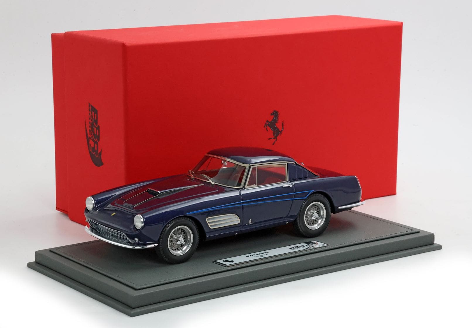 BBR Ferrari 410 Superamerica Serie III SN 1387 SA - Dark Metal Blue | 1:18 – Bild 9