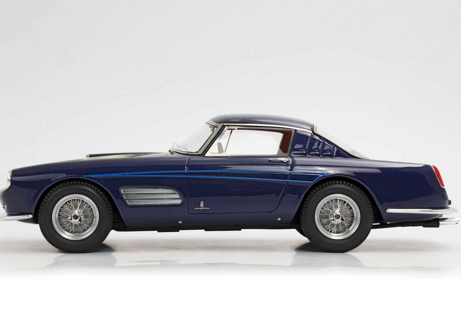 BBR Ferrari 410 Superamerica Serie III SN 1387 SA - Dark Metal Blue | 1:18 – Bild 5