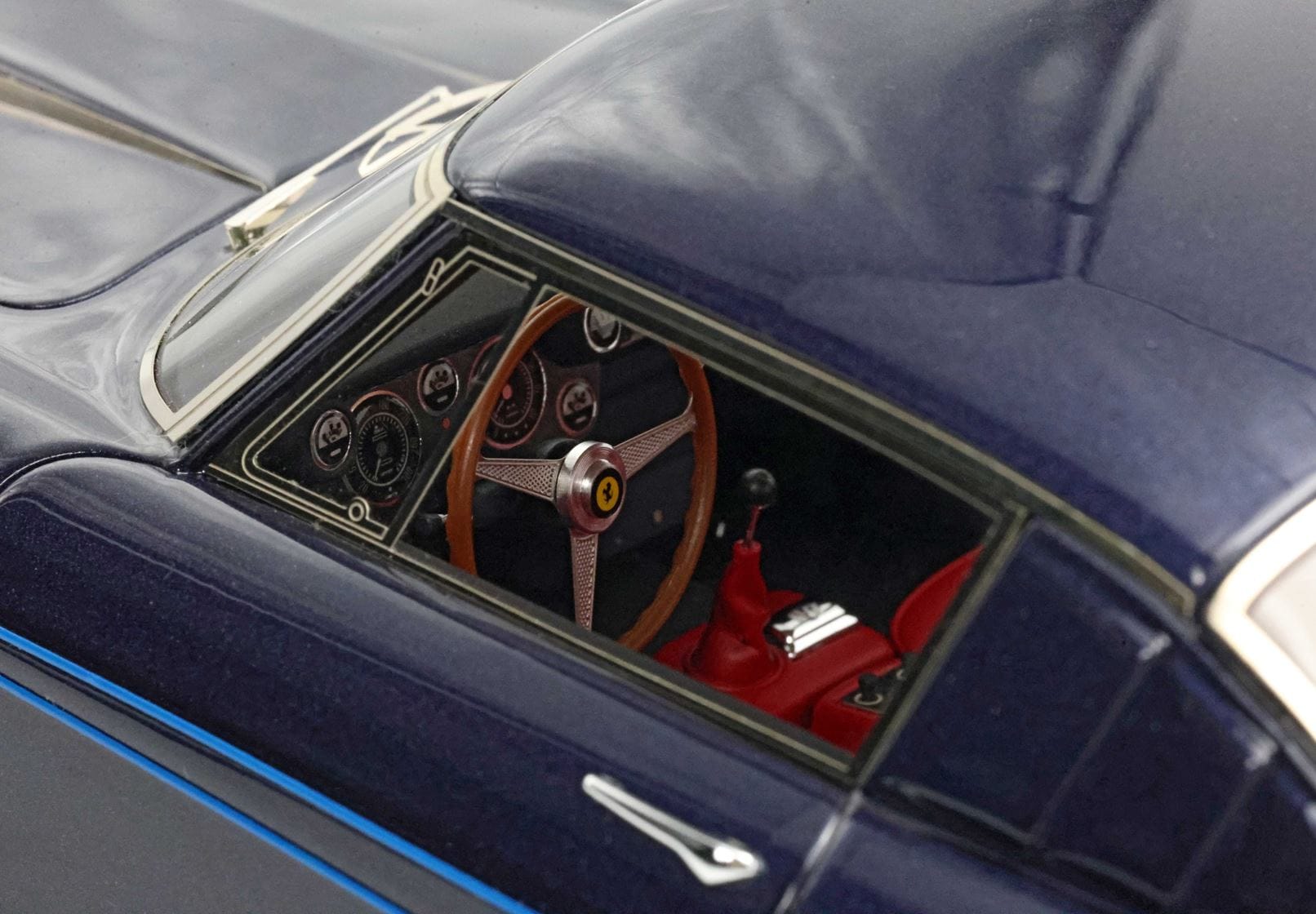 BBR Ferrari 410 Superamerica Serie III SN 1387 SA - Dark Metal Blue | 1:18 – Bild 6