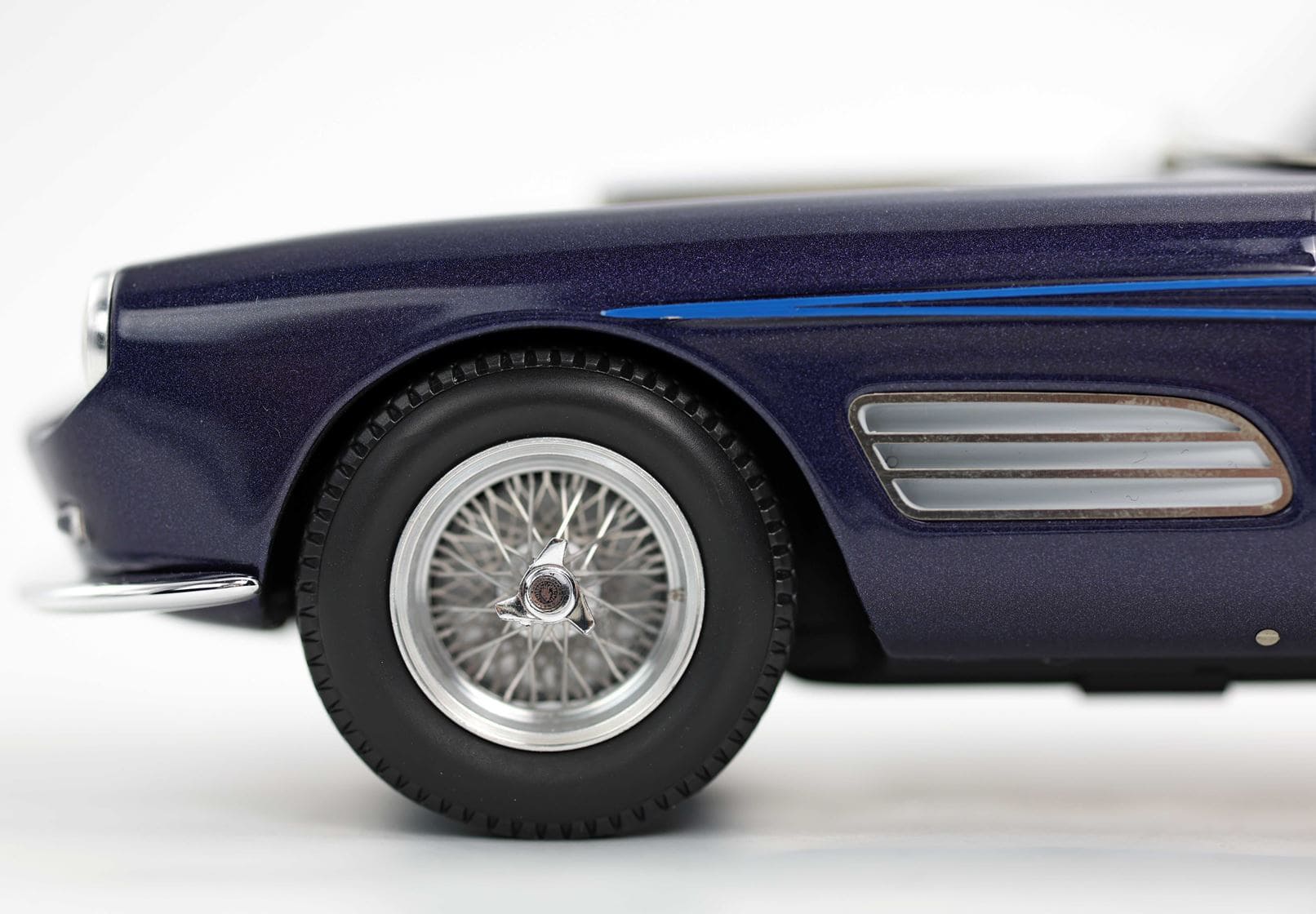 BBR Ferrari 410 Superamerica Serie III SN 1387 SA - Dark Metal Blue | 1:18 – Bild 7