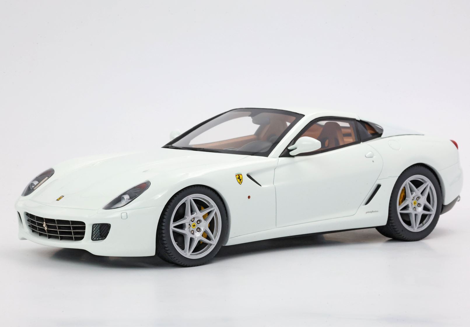 BBR Ferrari 599 GTB Fiorano 2006 - Avus White | 1:18 - Image 4