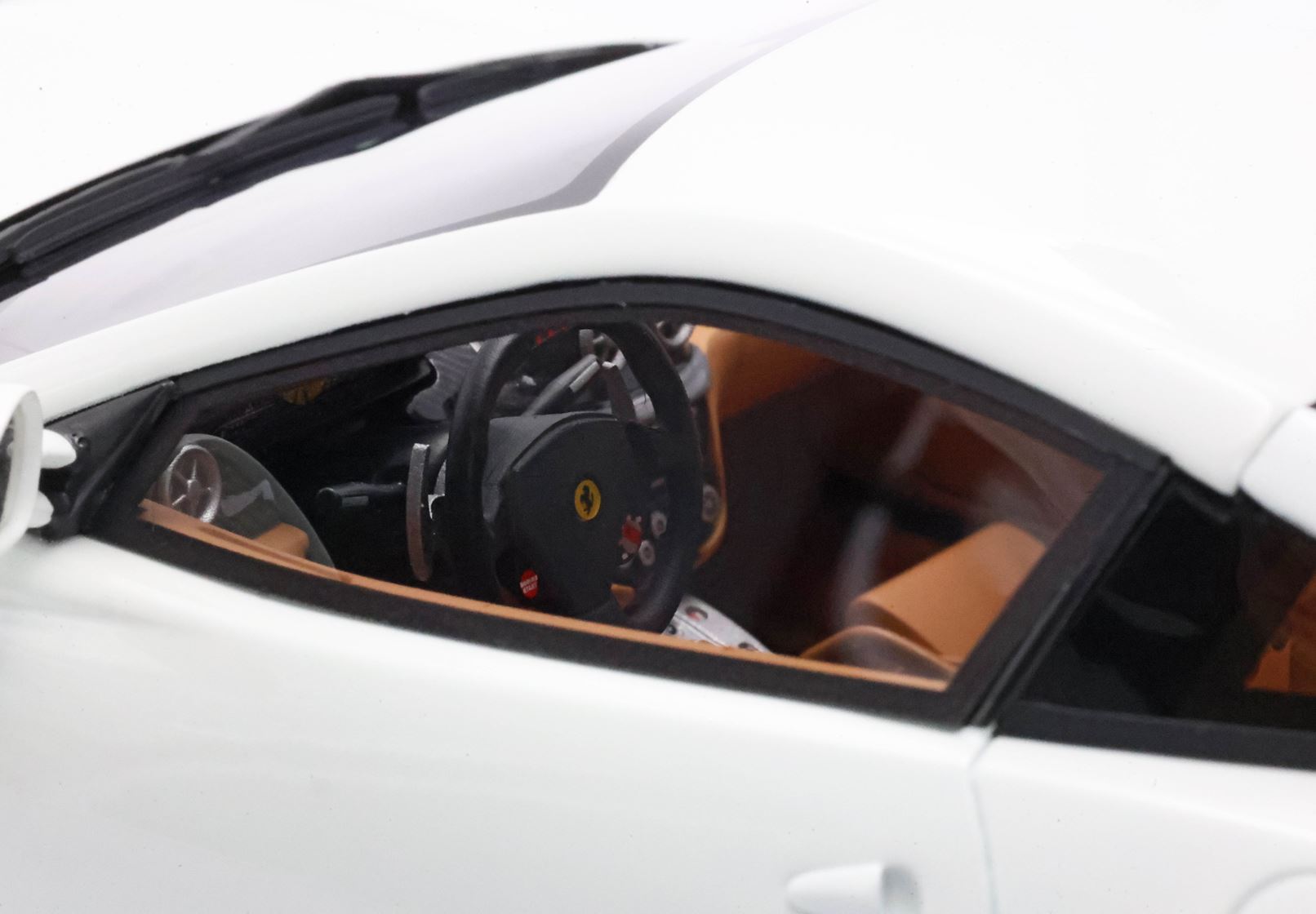 BBR Ferrari 599 GTB Fiorano 2006 - Avus White | 1:18 - Image 9