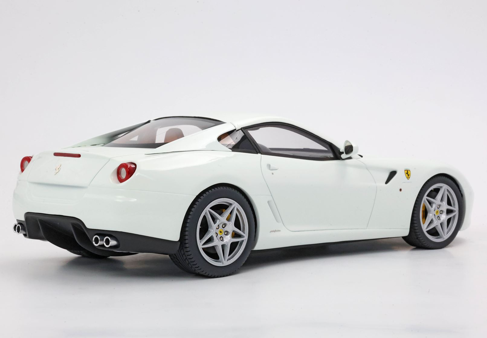 BBR Ferrari 599 GTB Fiorano 2006 - Avus White | 1:18 - Image 6
