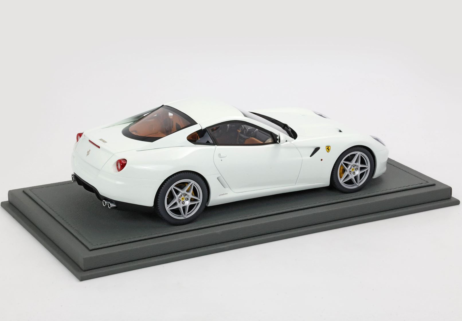 BBR Ferrari 599 GTB Fiorano 2006 - Avus White | 1:18 - Image 3